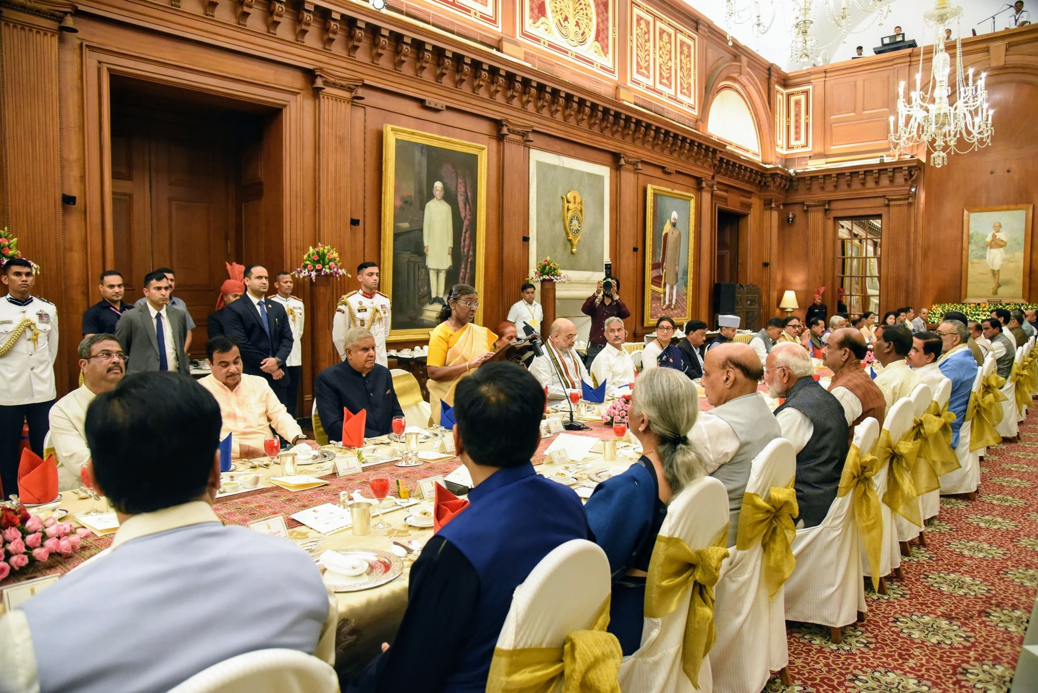 The Vice President, Shri Jagdeep Dhankhar and Dr Sudesh Dhankhar attended the farewell dinner hosted by the President of India, Smt. Droupadi Murmu for the Union Council of Ministers led by PM at Rashtrapati Bhavan, in New Delhi on June 05, 2024.