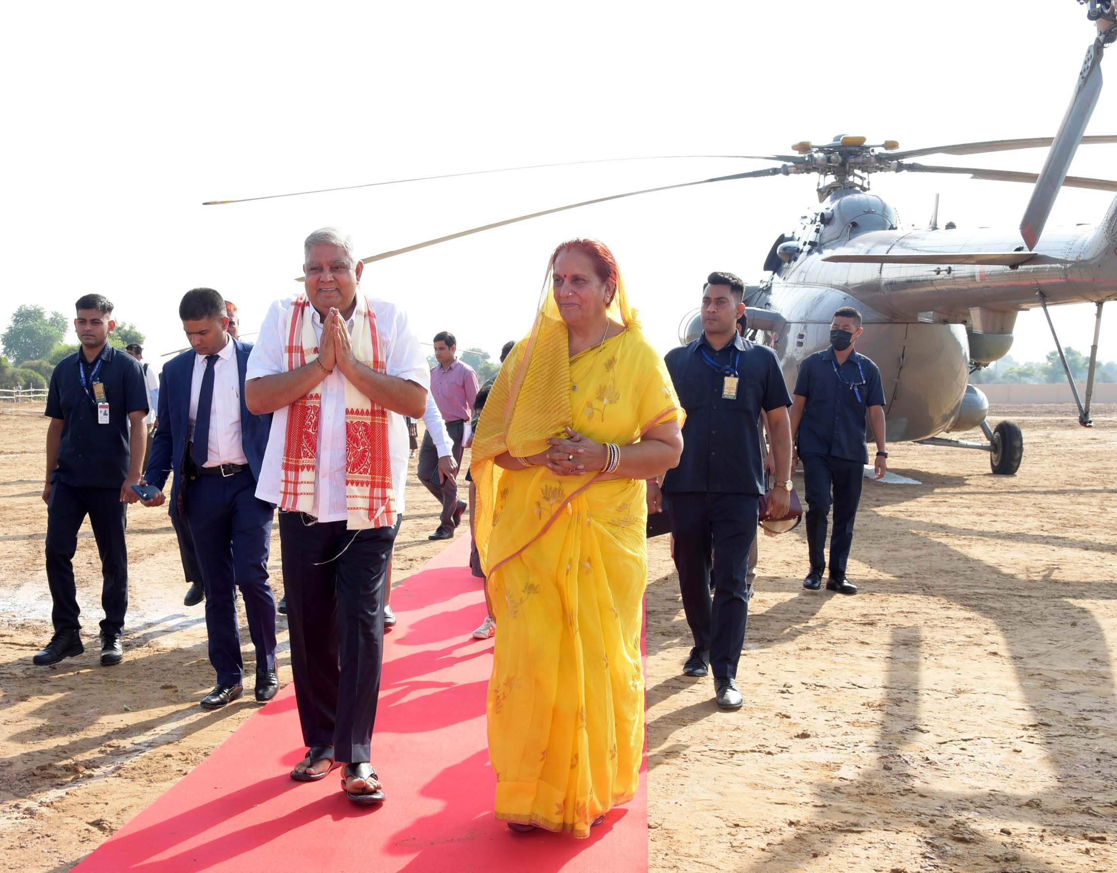 The Vice President Shri Jagdeep Dhankhar and Dr Sudesh Dhankhar arriving at their native village Kithana at Jhunjhunu, Rajasthan on September 8, 2022. 
