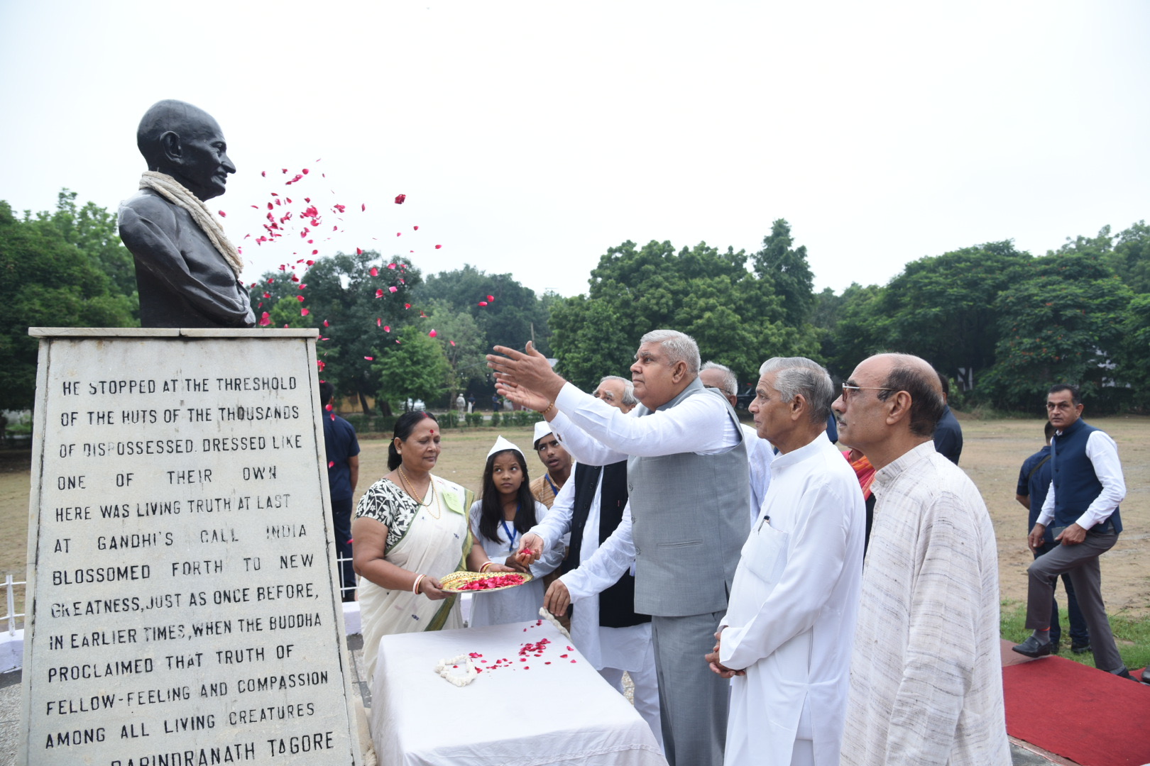 The Vice President, Shri Jagdeep Dhankhar paying floral tributes to the Father of the Nation, Mahatma Gandhi at Gandhi Ashram in New Delhi on 24 September 2022.