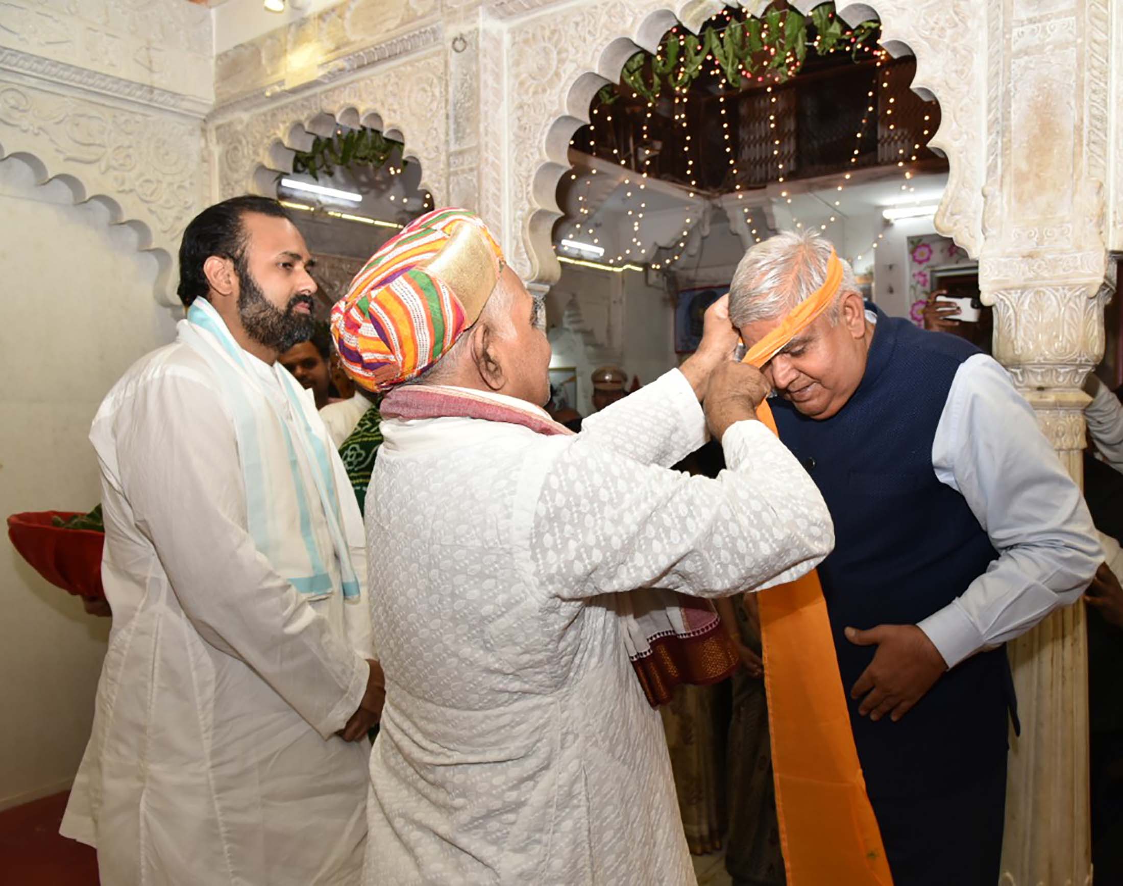 The Hon'ble Vice President, Shri Jagdeep Dhankhar offering prayers at the Shrinathji Temple in Nathdwara, Rajasthan on 25 October, 2022