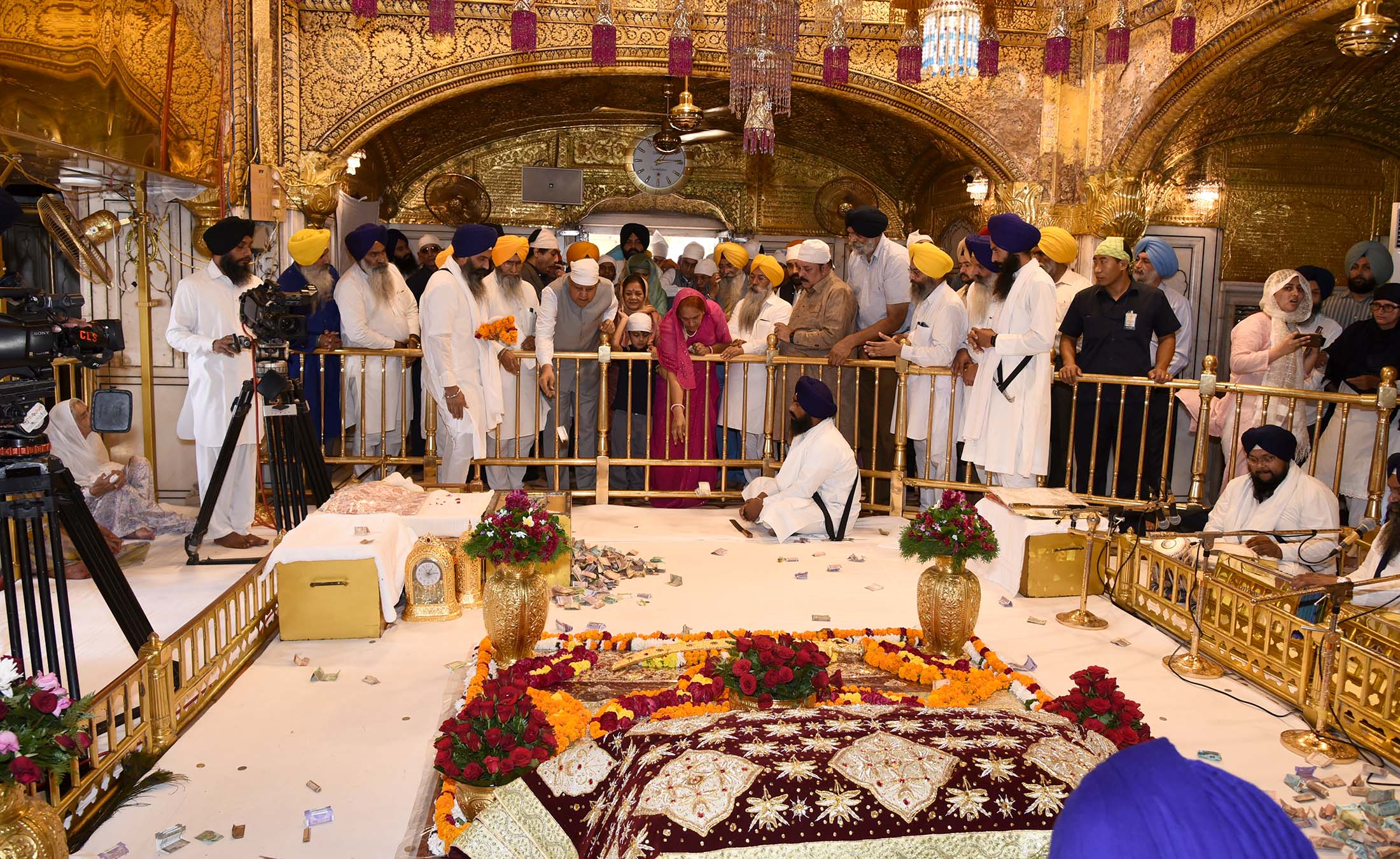 The Vice President, Shri Jagdeep Dhankhar & Dr Sudesh Dhankhar visiting the Golden Temple in Amritsar on October 26, 2022