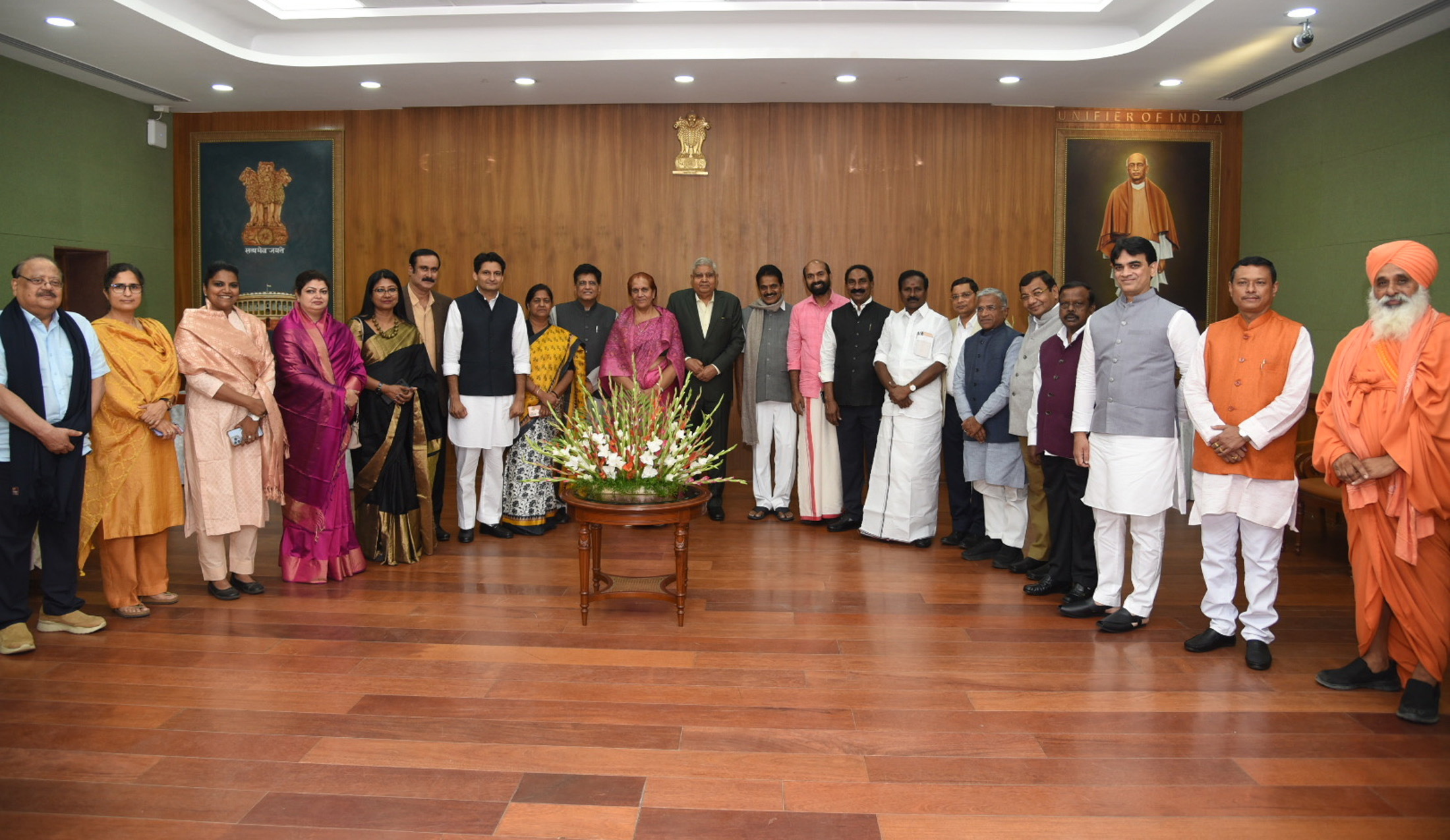 The Vice President & Chairman Rajya Sabha, Shri Jagdeep Dhankhar with the Members Parliament (Rajya Sabha) during a dinner hosted at Upa-Rashtrapati Nivas, New Delhi on November 14, 2022.