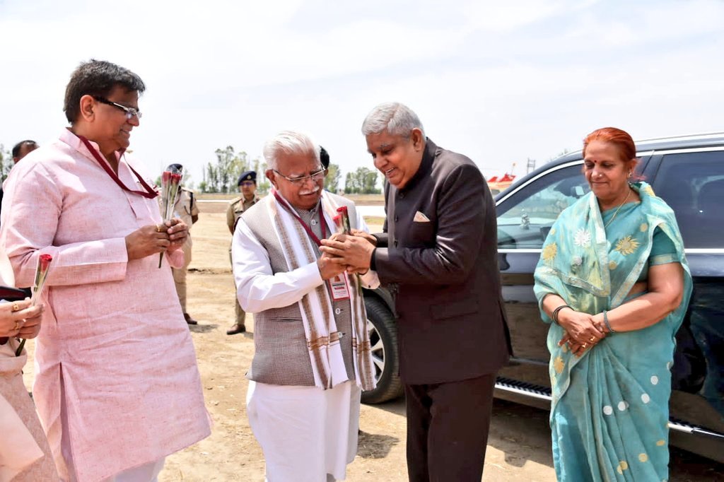 The Vice President, Shri Jagdeep Dhankhar being received by Shri Manohar Lal, Chief Minister of Haryana during his visit to Kaithal, Haryana on April 23, 2023.