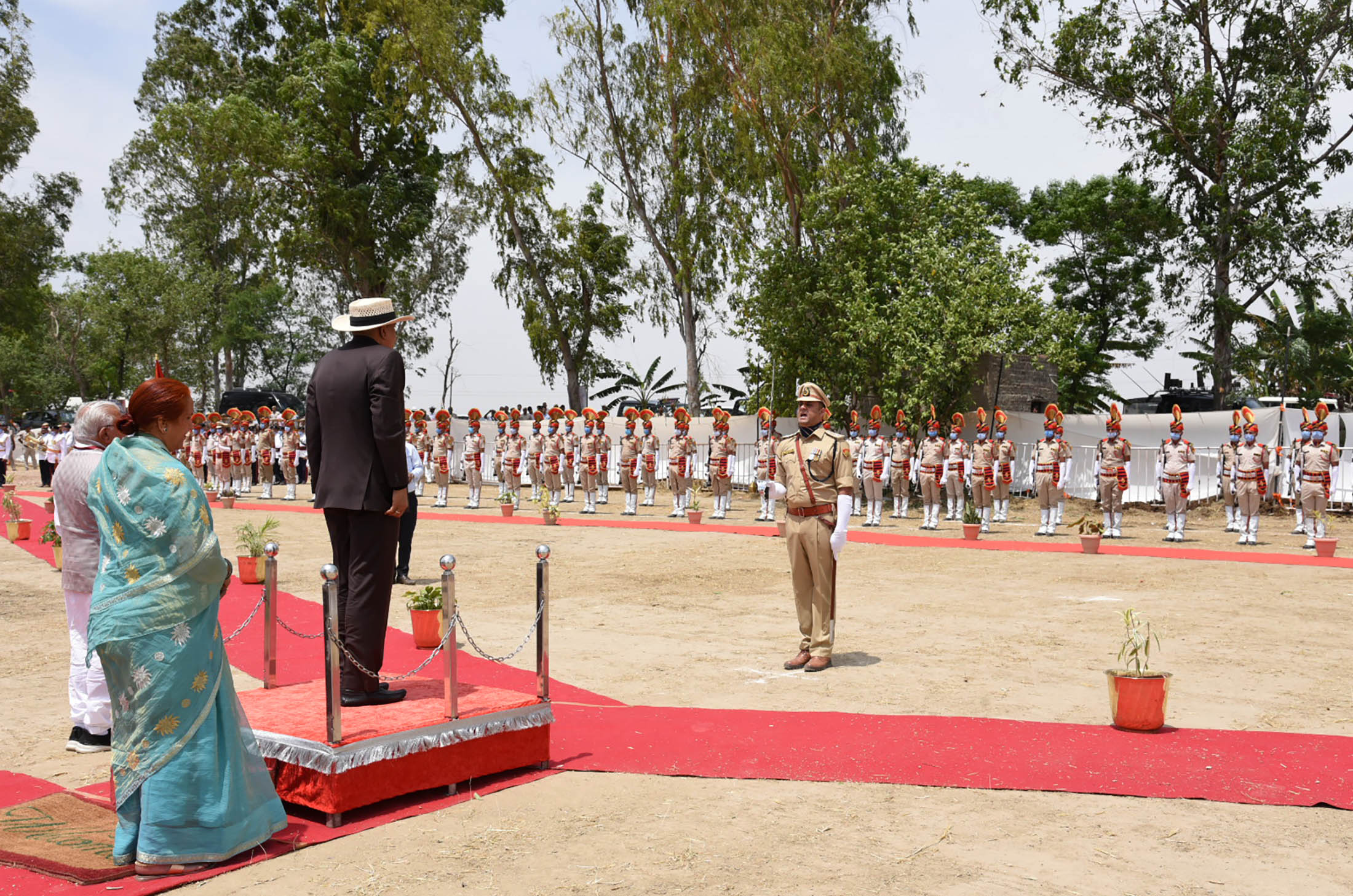 The Vice President, Shri Jagdeep Dhankhar inspecting the Guard of Honour in Kaithal, Haryana on April 23, 2023.
