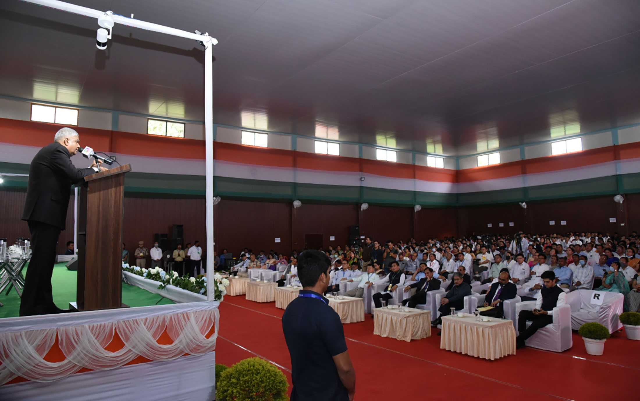 3 मई 2023 को धनामंजूरी विश्वविद्यालय, इंफाल, मणिपुर में वार्तालाप कार्यक्रम के दौरान सभा को संबोधित करते हुए उपराष्ट्रपति श्री जगदीप धनखड़ । 