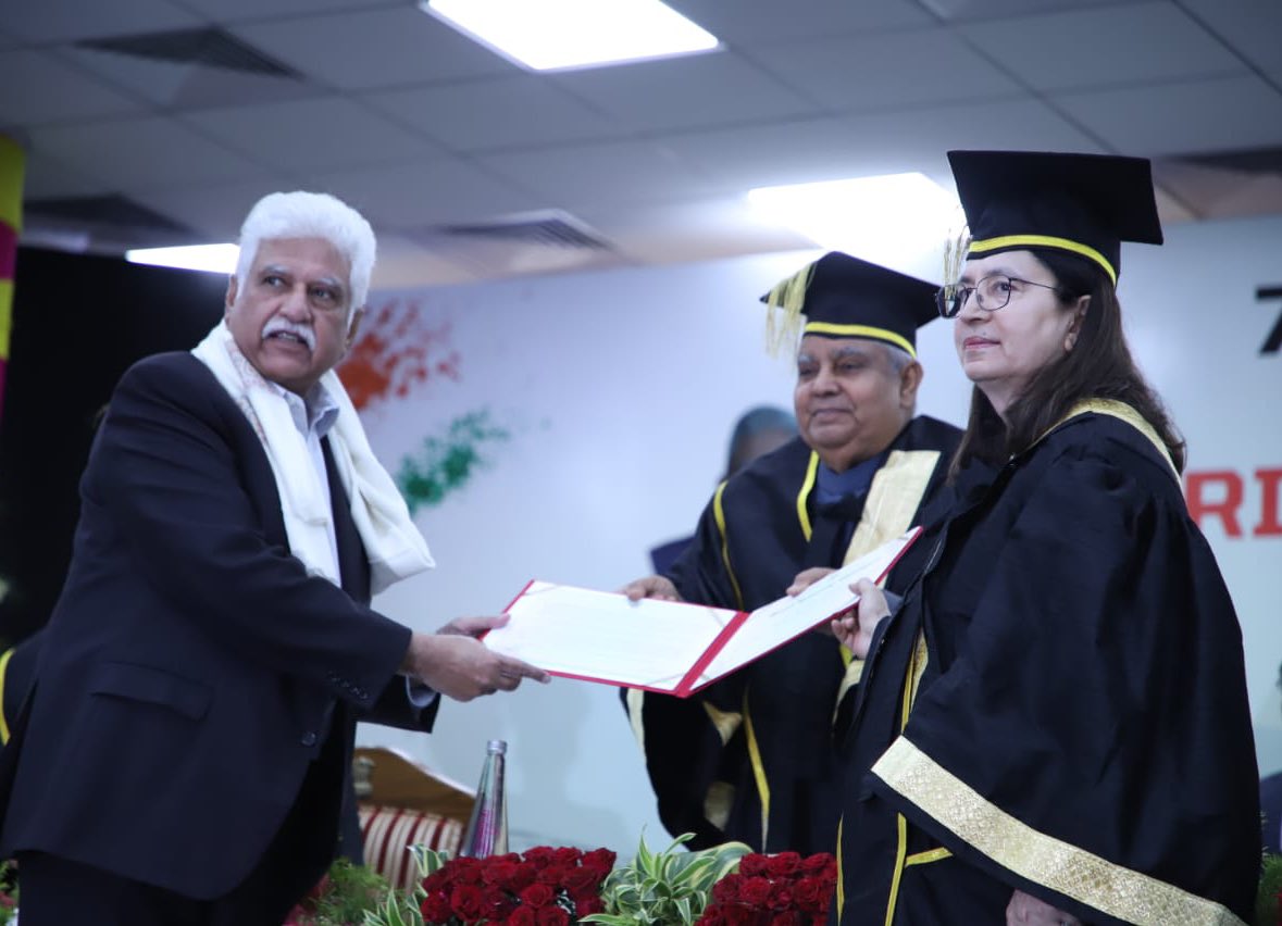 The Vice President, Shri Jagdeep Dhankhar presenting the Panjab University Udhyog Ratna Award to Shri Rakesh Bharti Mittal in Chandigarh on May 20, 2023.