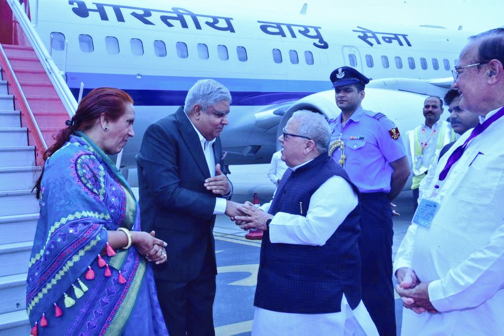 The Vice President, Shri Jagdeep Dhankhar being welcomed by the Governor of Rajasthan, Shri Kalraj Mishra, Education Minister of Rajasthan, Shri Bulaki Das Kalla and other dignitaries in Jaipur, Rajasthan on June 23, 2023.
