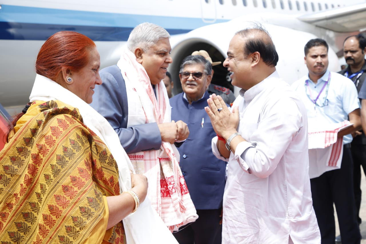 The Vice President, Shri Jagdeep Dhankhar and Dr. Sudesh Dhankhar being welcomed by Governor of Assam, Shri Gulab Chand Kataria and Chief Minister of Assam, Dr. Himanta Biswa Sarma, accompanied by other dignitaries on their arrival in Guwahati, Assam on July 4, 2023.