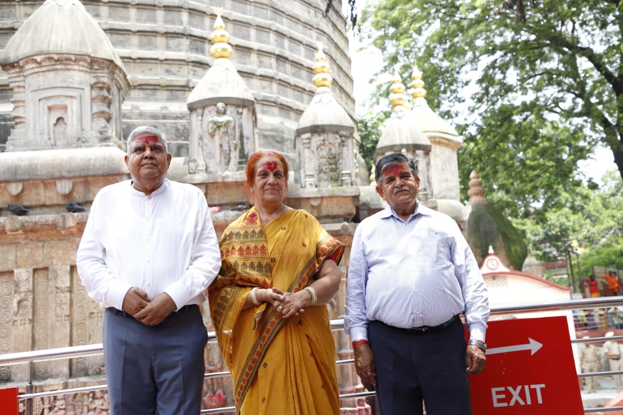 The Vice President, Shri Jagdeep Dhankhar and Dr Sudesh Dhankhar offering prayer at the  Maa Kamakhya Temple in Guwahati, Assam on July 4, 2023.