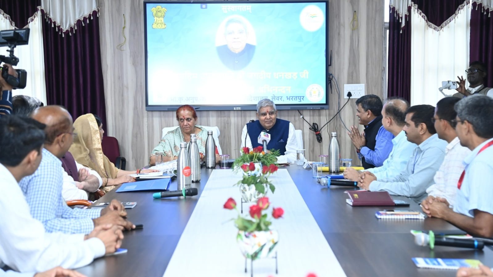  The Vice-President, Shri Jagdeep Dhankhar, interacting with scientists and personnel at the ICAR-Directorate of Rapeseed-Mustard Research in Bharatpur, Rajasthan on September 12, 2023.