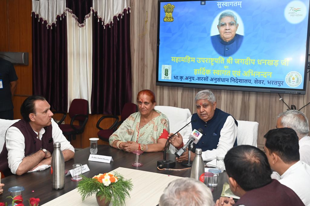  The Vice-President, Shri Jagdeep Dhankhar interacting with community leaders from Bharatpur in Rajasthan on September 12, 2023. 