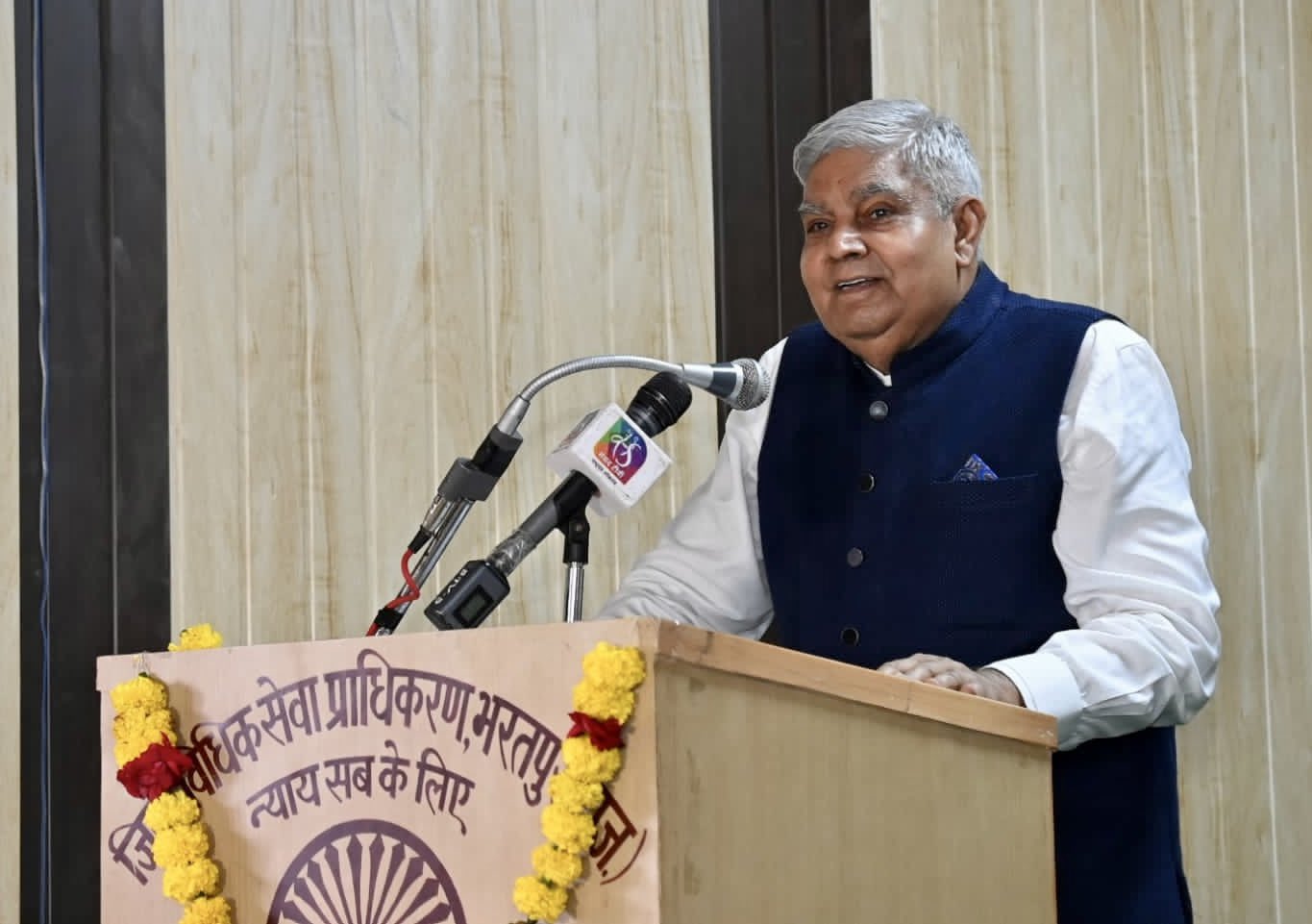 The Vice-President, Shri Jagdeep Dhankhar interacting with lawyers and judicial staff at the felicitation ceremony in Bharatpur, Rajasthan  on September 12, 2023.