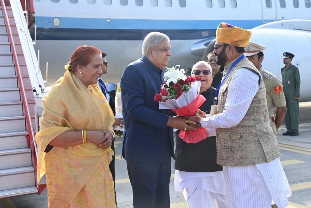  The Vice-President, Shri Jagdeep Dhankhar & Dr Sudesh Dhankhar being welcomed by Shri Kalraj Mishra, Governor of Rajasthan and Shri Mahendrajeet Singh Malviya, Cabinet Minister, Govt. of Rajasthan on their arrival in Jaipur, Rajasthan on September 14, 2023.