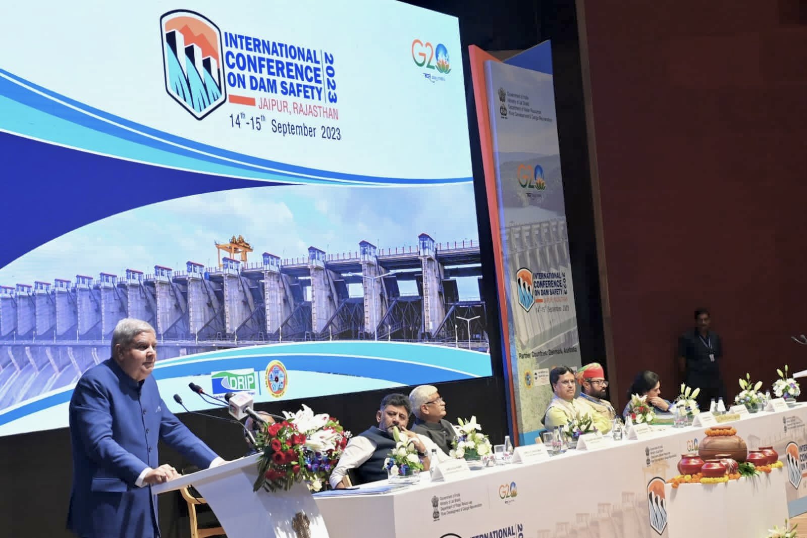 The Vice-President, Shri Jagdeep Dhankhar addressing the gathering at the International Conference on Dam Safety in Jaipur, Rajasthan on September 14, 2023.