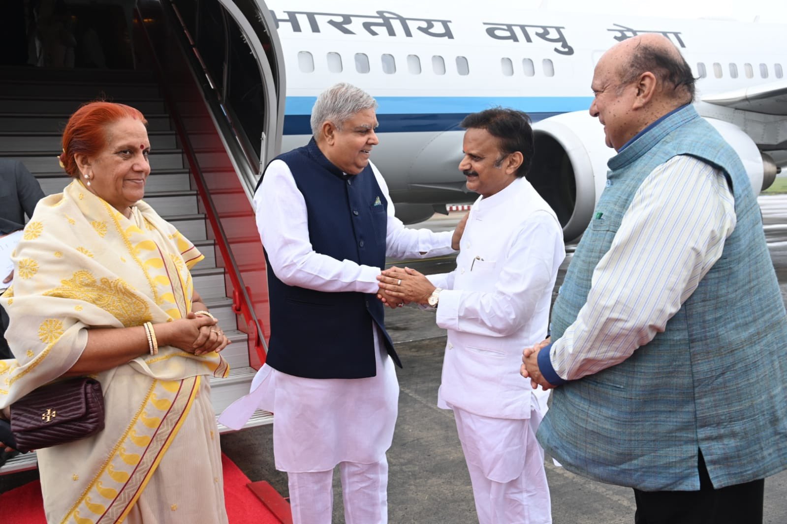 The Vice-President, Shri Jagdeep Dhankhar and Dr Sudesh Dhankhar being welcomed by Shri Rajendra Shukla, Minister, Government of Madhya Pradesh and other dignitaries on their arrival in Bhopal, Madhya Pradesh on September 15, 2023.