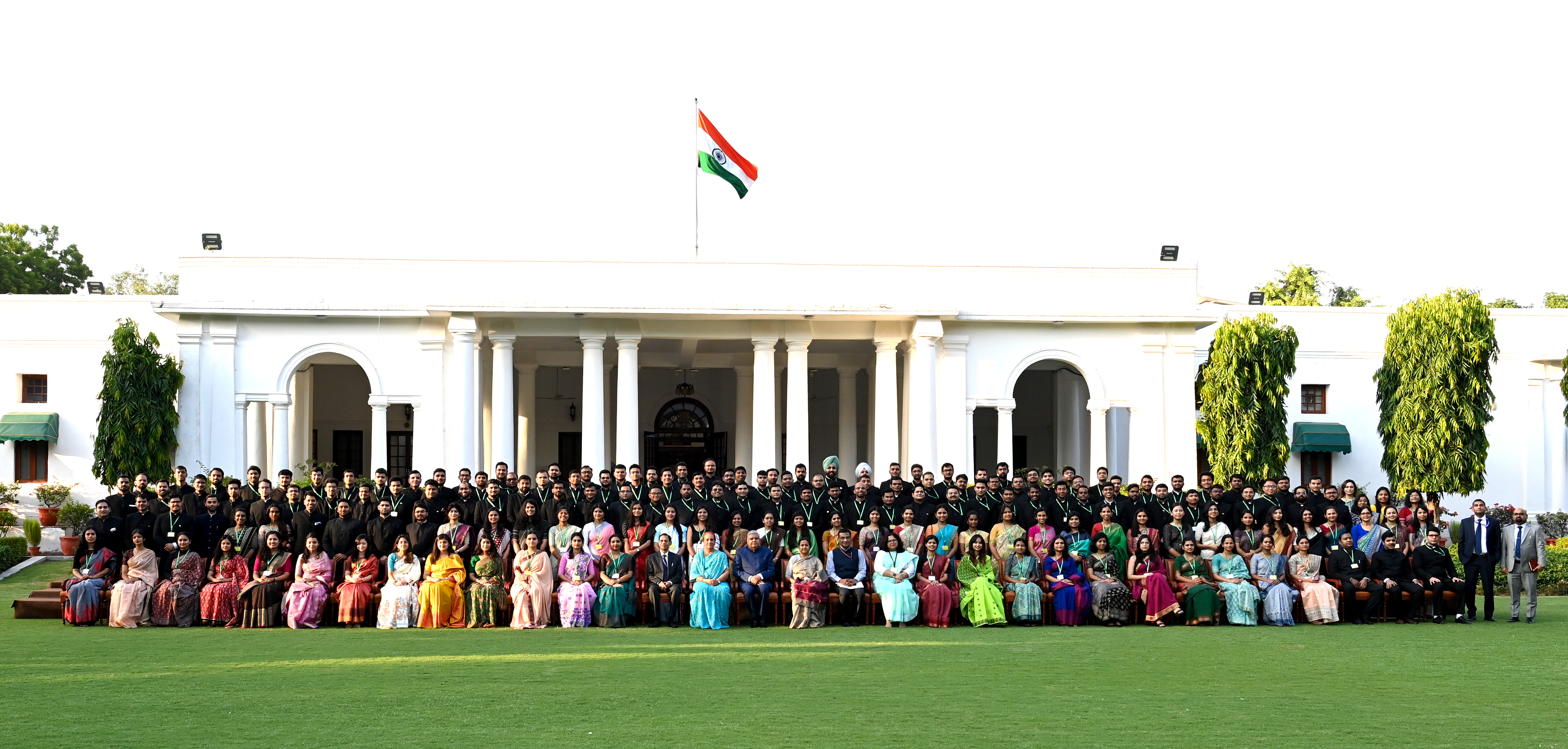 The Vice-President, Shri Jagdeep Dhankhar with the 2021 batch Officers of the Indian Administrative Service at Upa-Rashtrapati Nivas in New Delhi on October 4, 2023.