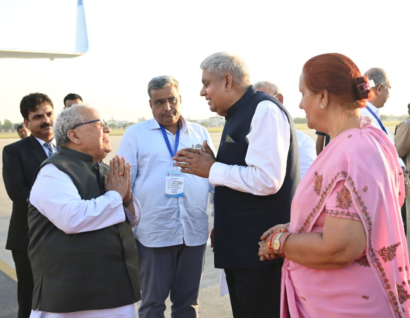 The Vice-President, Shri Jagdeep Dhankhar and Dr Sudesh Dhankhar being bid farewell by Shri Kalraj Mishra, Governor of Rajasthan, Shri Lalchand Kataria, Minister in Government of Rajasthan and Shri Ramcharan Bohra, Member of Parliament in Jaipur, Rajasthan on October 6, 2023.