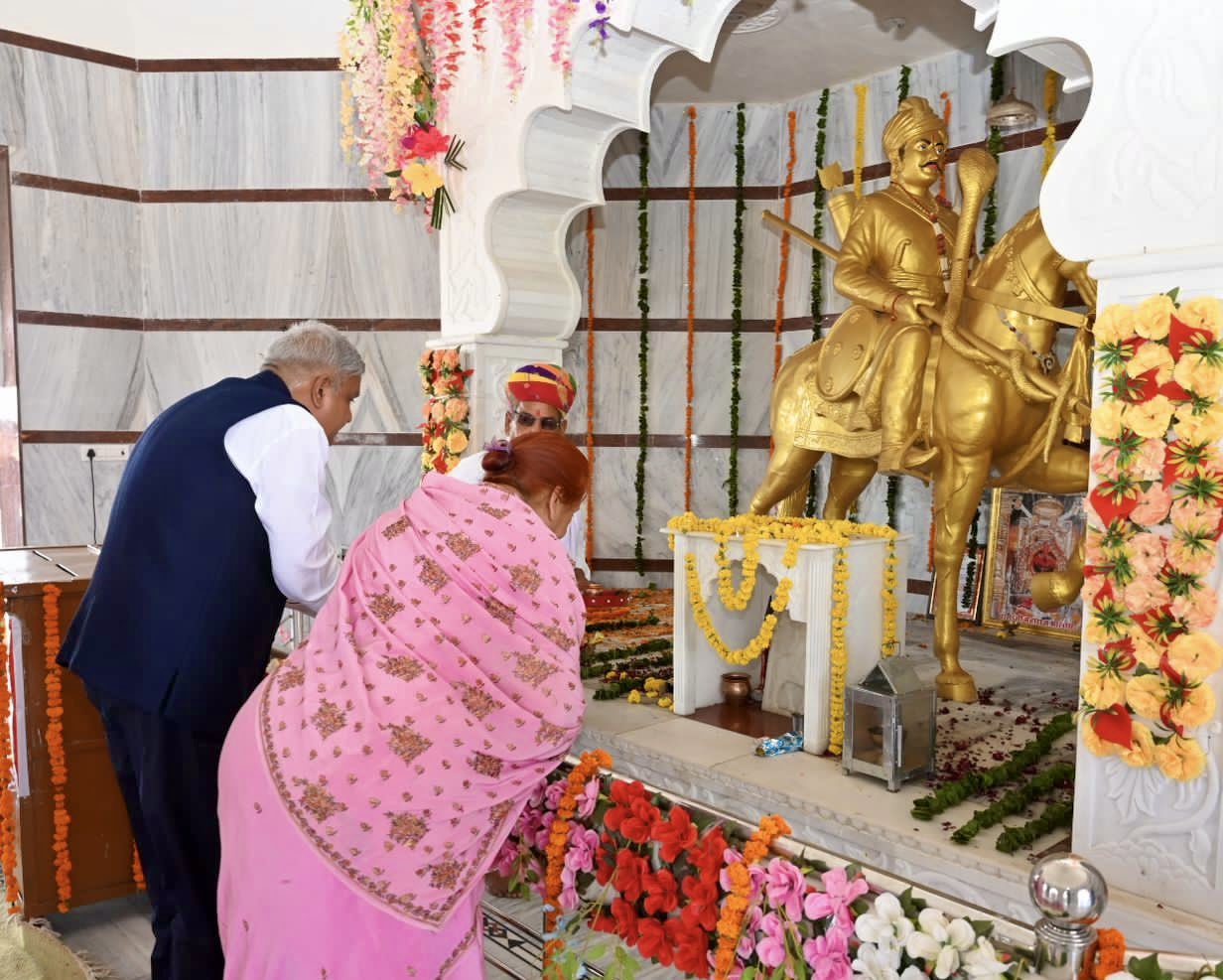 The Vice President, Shri Jagdeep Dhankhar, and Dr. Sudesh Dhankhar visiting Tejaji Temple, Sangaliya in Rajasthan on October 6, 2023.