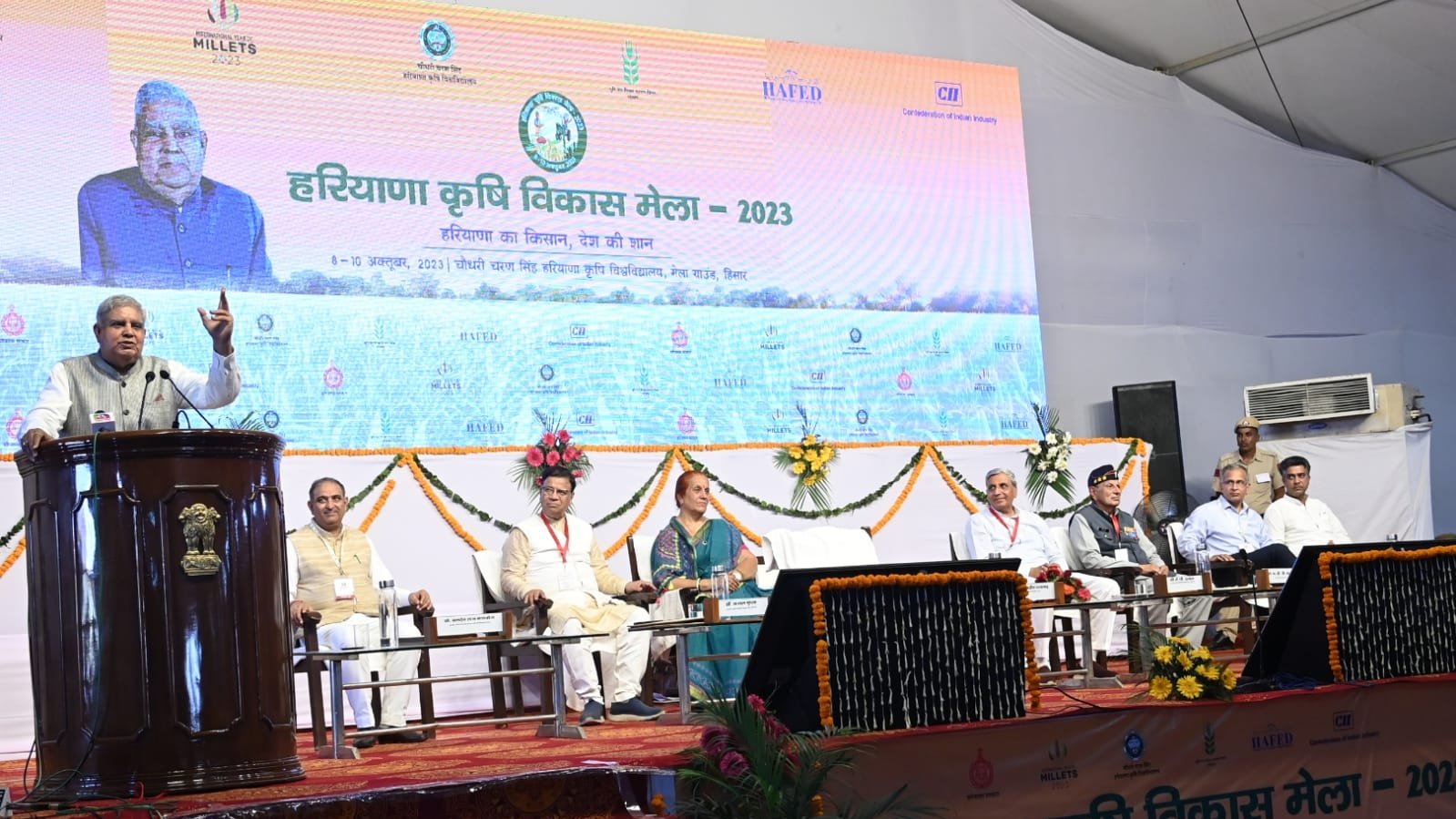 The Vice-President, Shri Jagdeep Dhankhar addressing the gathering at Chaudhary Charan Singh Haryana Agricultural University in Hisar, Haryana on October 8, 2023.