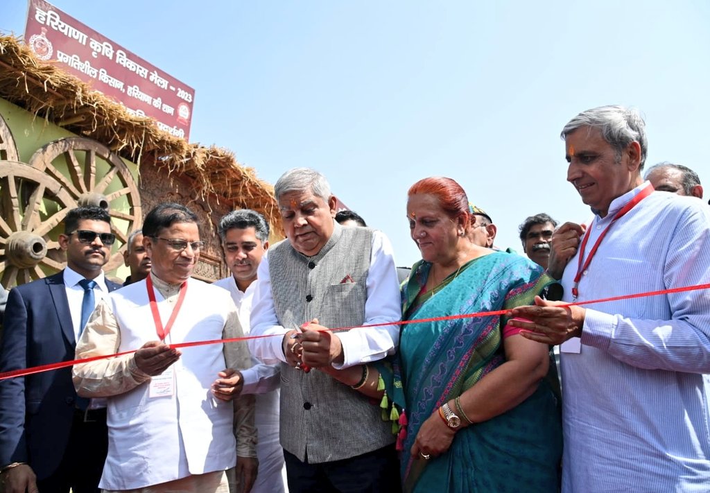 The Vice-President, Shri Jagdeep Dhankhar inaugurating the Krishi Vikas Mela by lighting the lamp being organized by Government of Haryana at Chaudhary Charan Singh Haryana Agricultural University in Hisar on October 8, 2023.  