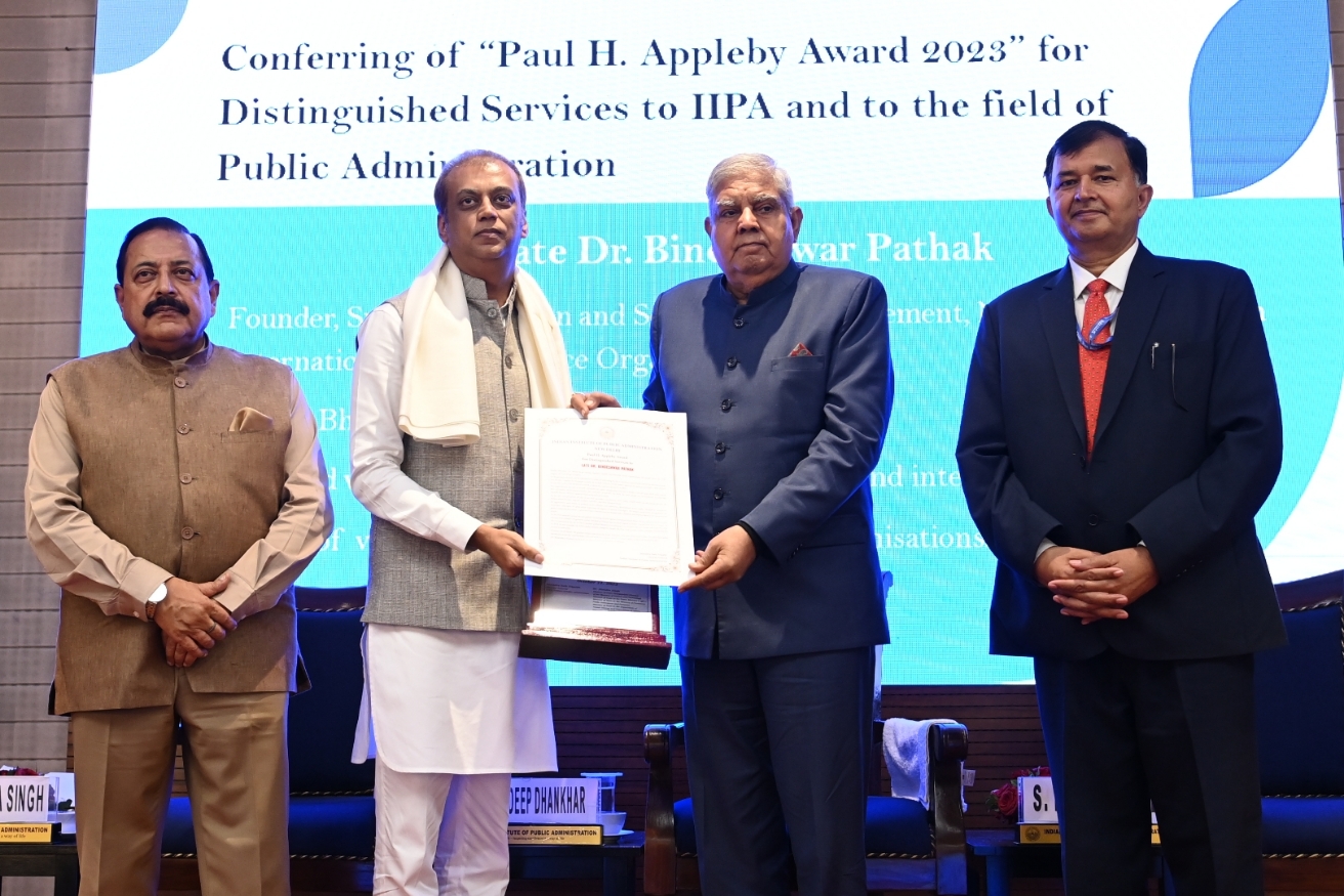 The Vice-President, Shri Jagdeep Dhankhar conferring various awards for Academic Excellence at the 69th Annual Meeting of the General Body of Indian Institute of Public in New Delhi on October 31, 2023.