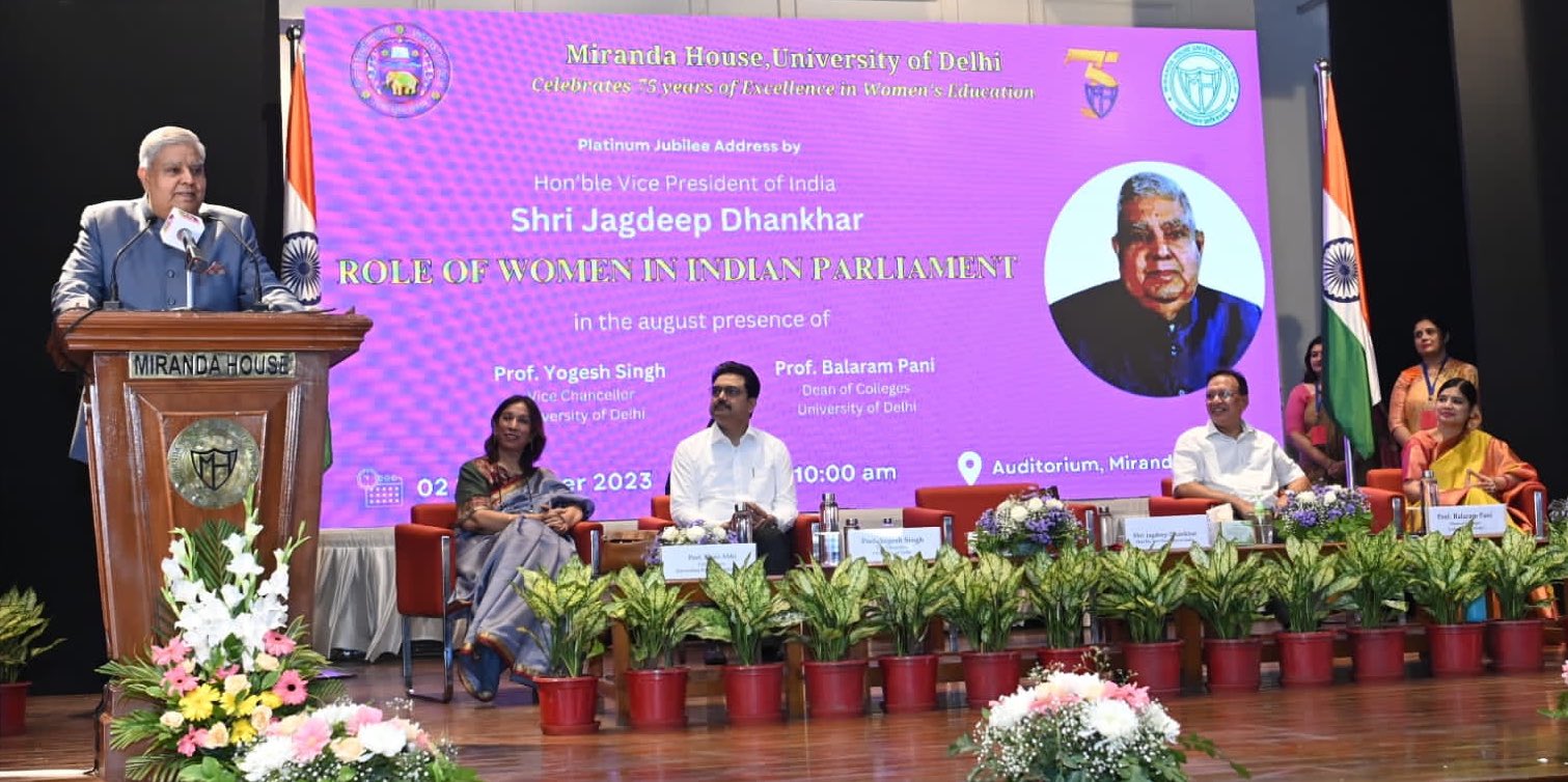 2 नवंबर 2023 को मिरांडा हाउस कॉलेज, दिल्ली विश्वविद्यालय में सभा को संबोधित करते हुए उपराष्ट्रपति श्री जगदीप धनखड़। 