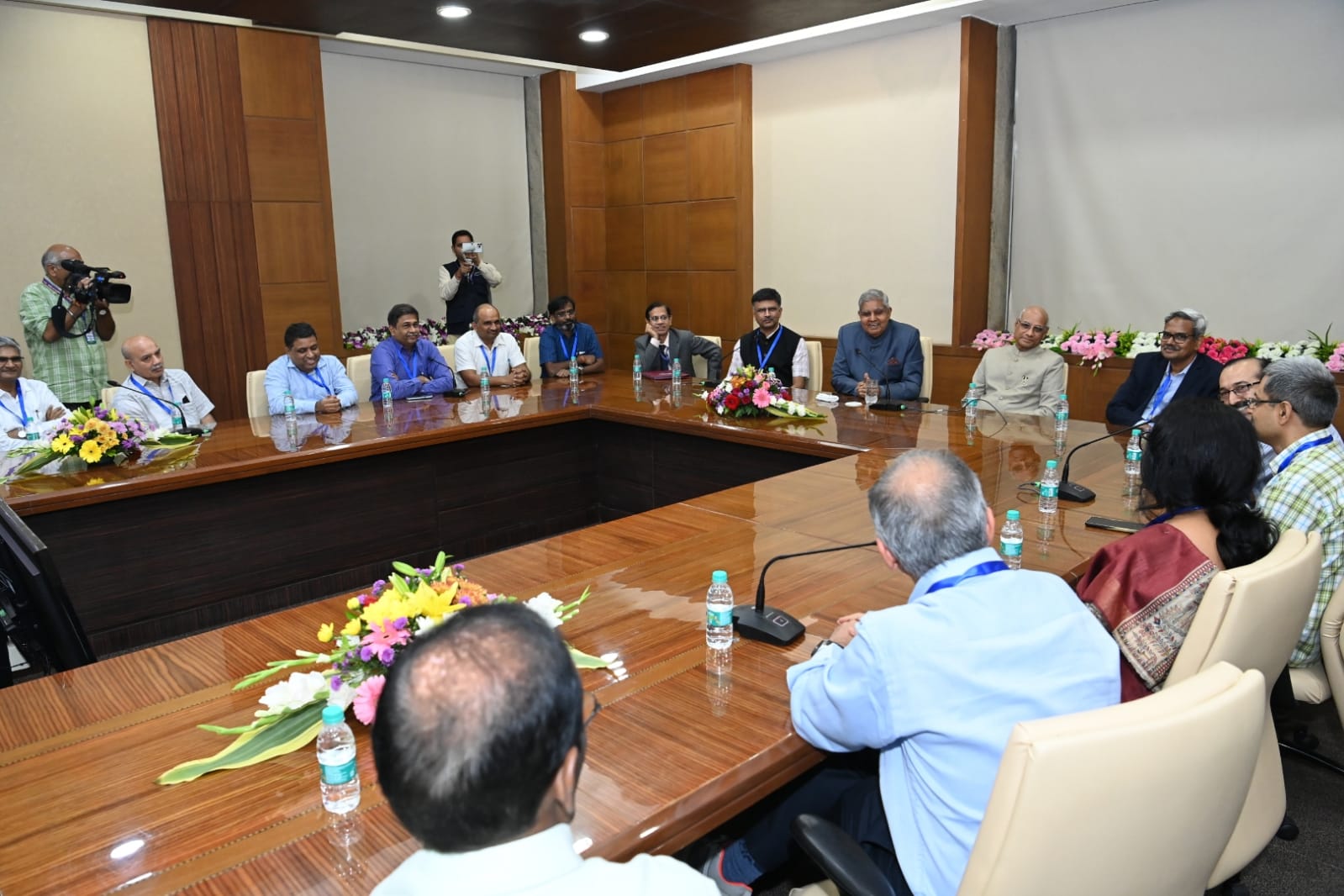 The Vice-President, Shri Jagdeep Dhankhar interacting with student and faculty representatives during his visit to IIT Bombay in Maharashtra on November 6, 2023.