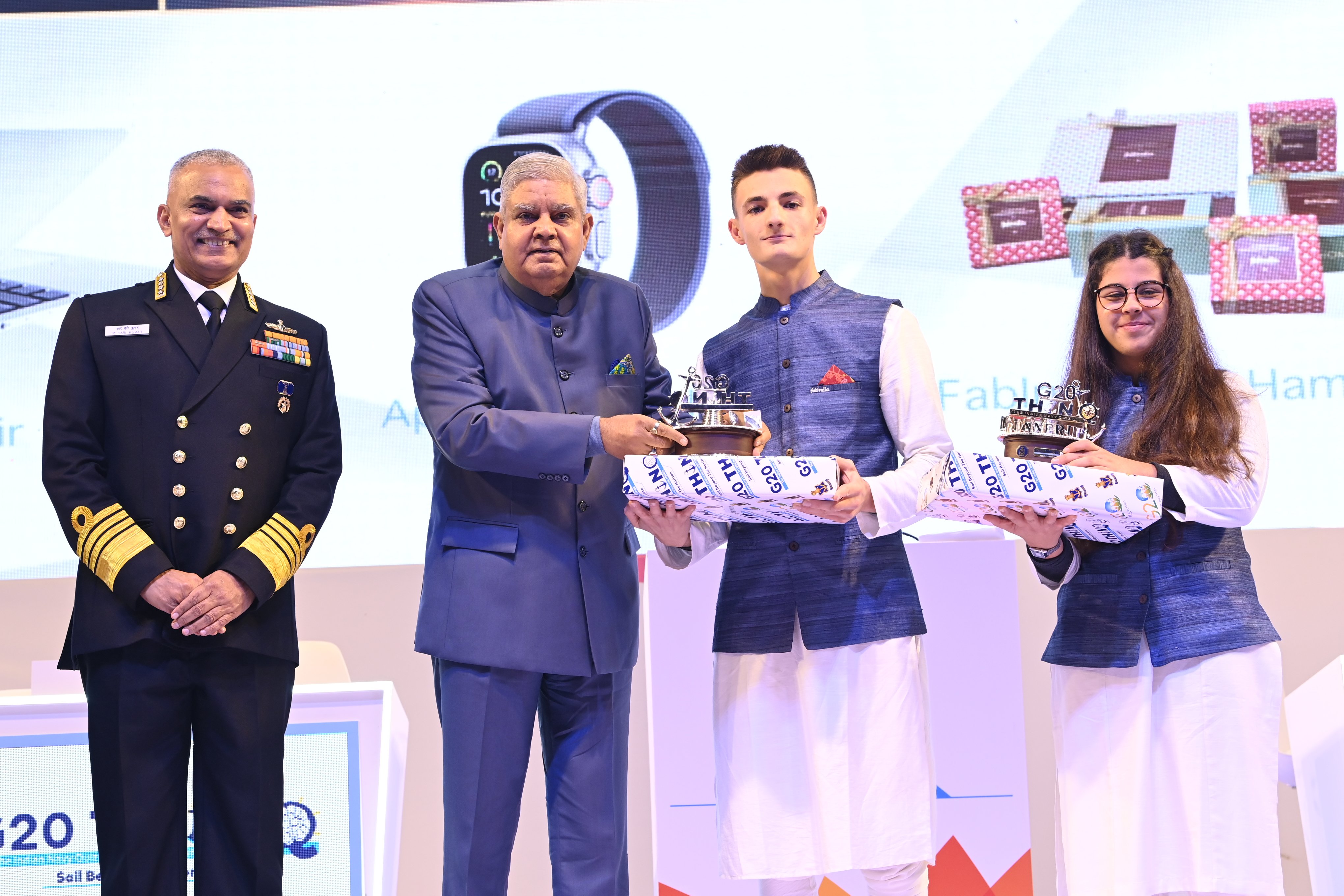The Vice-President, Shri Jagdeep Dhankhar presenting awards to the winners of G20 THINQ (The Indian Navy Quiz) at India Gate in New Delhi on November 23, 2023.
