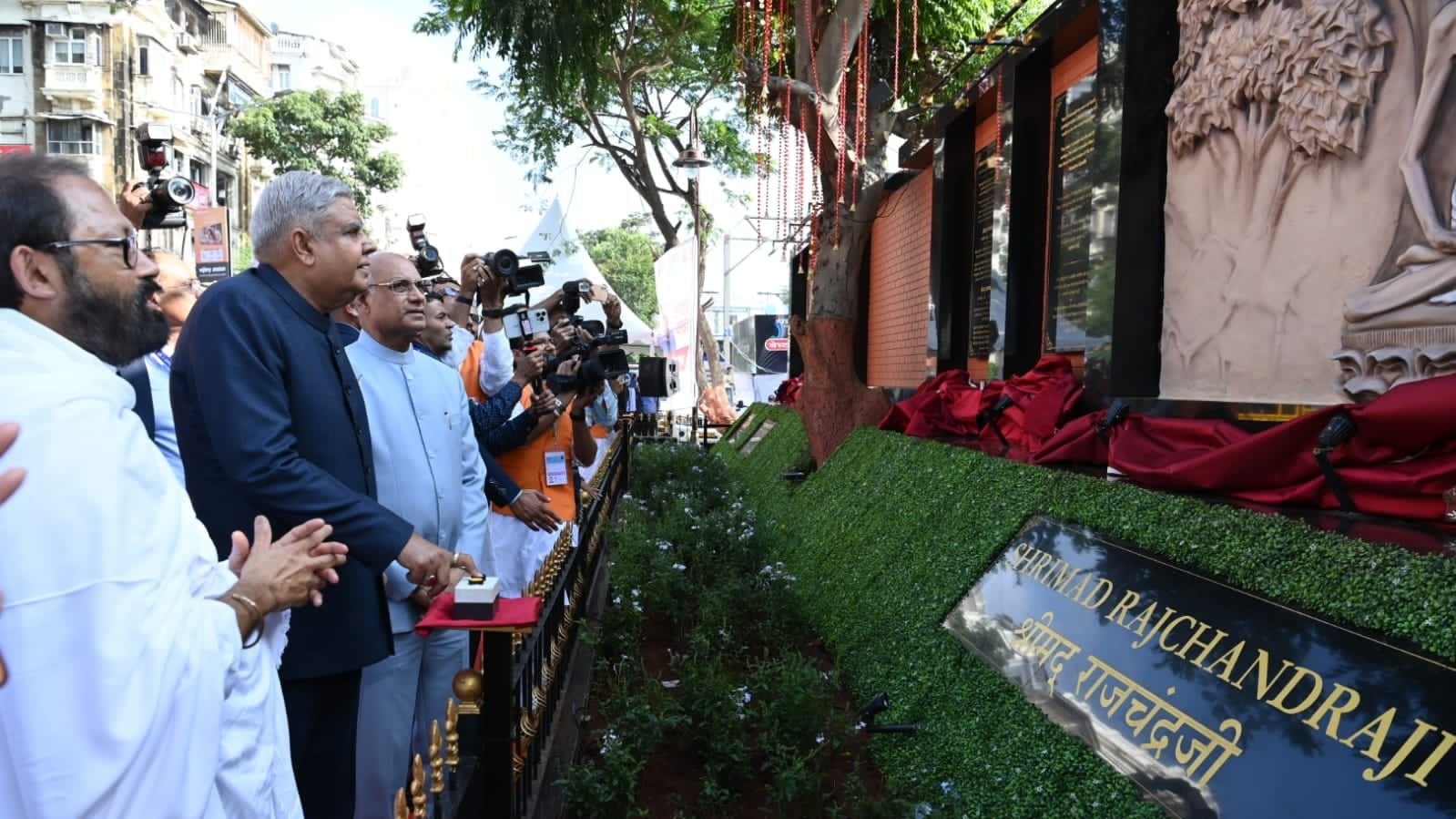 The Vice-President, Shri Jagdeep Dhankhar inaugurating the 'Shrimad Rajchandraji Memorial' and 'Shrimad Rajchandraji Marg' in Mumbai on the occasion of 'Atmakalyan Diwas,' the birth anniversary of Shrimad Rajchandraji on November 27, 2023.