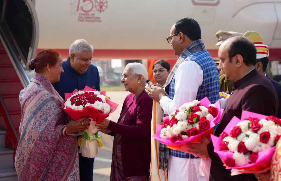 The Vice-President, Shri Jagdeep Dhankhar being welcomed by Governor of Uttar Pradesh, Smt. Anandiben Patel, Deputy Chief Minister, Shri Brijesh Pathak and other dignitaries on his arrival in Lucknow, Uttar Pradesh on December 17, 2023.