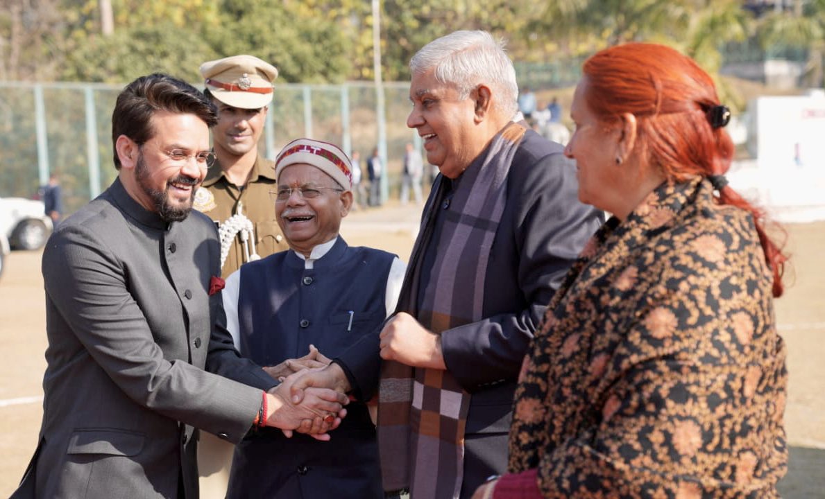 The Vice-President, Shri Jagdeep Dhankhar & Dr. Sudesh Dhankhar being welcomed by Shri Shiv Pratap Shukla, Governor of Himachal Pradesh, Shri Anurag Singh Thakur, Union Minister of Information and Broadcasting, Youth Affairs and Sports and other dignitaries on their arrival in Hamirpur, Himachal Pradesh on January 6, 2024.