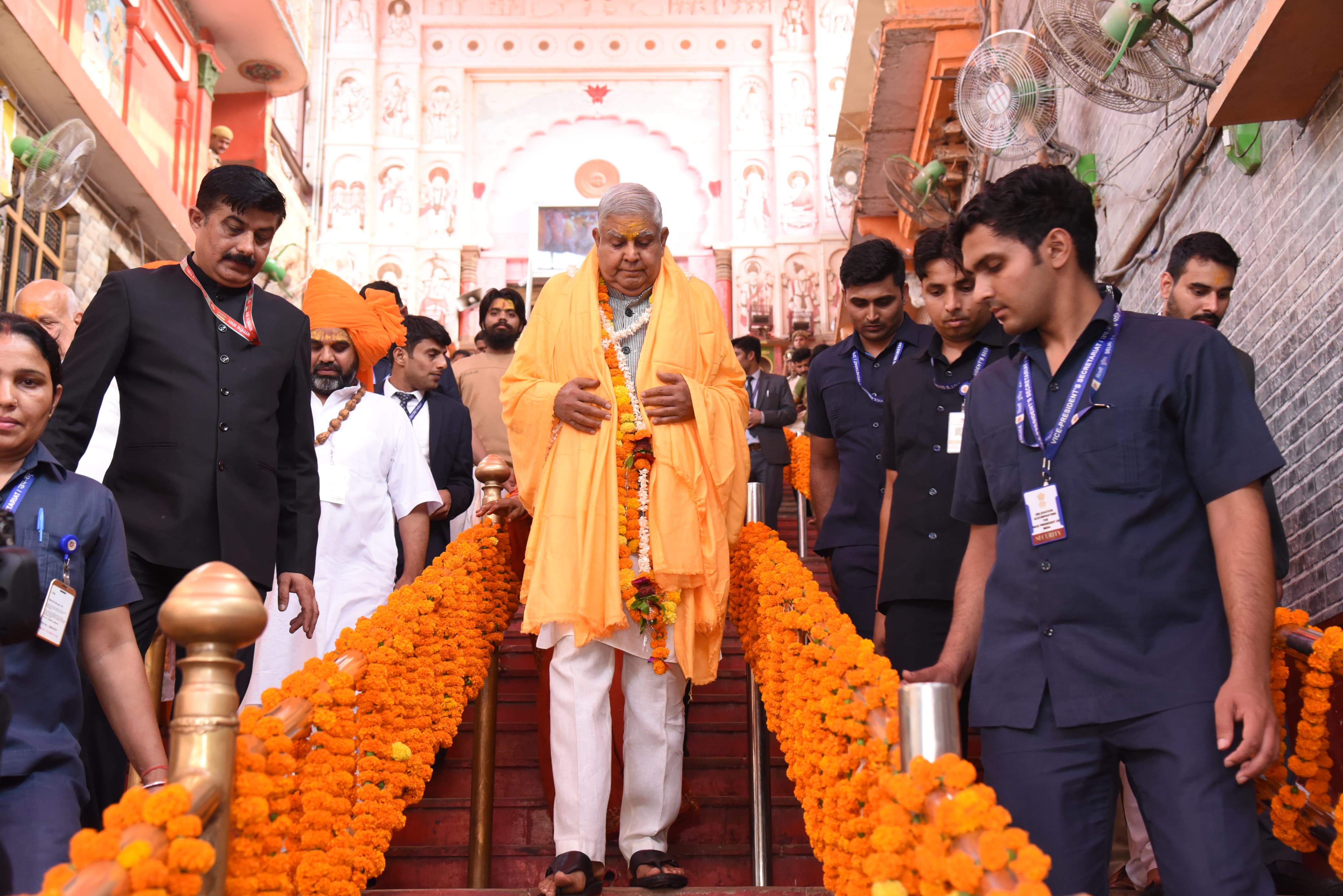 The Vice-President, Shri Jagdeep Dhankhar at Shri Hanuman Garhi Mandir in Ayodhya, Uttar Pradesh on May 10, 2024.