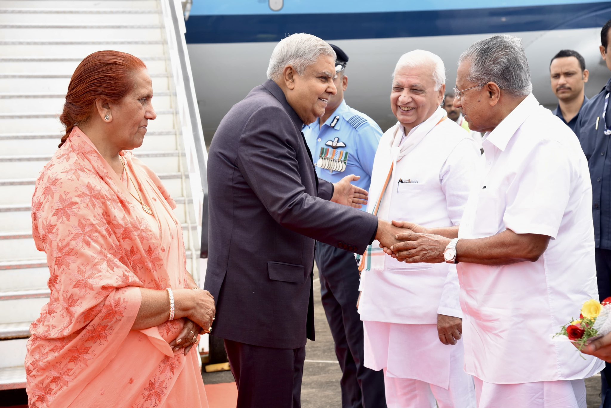 The Vice-President, Shri Jagdeep Dhankhar & Dr. Sudesh Dhankhar being welcomed by the Governor of Kerala, Shri Arif Mohammed Khan, Chief Minister of Kerala, Shri Pinarayi VIjayan, and other dignitaries on their arrival in Thiruvananthapuram, Kerala on July 6, 2024.