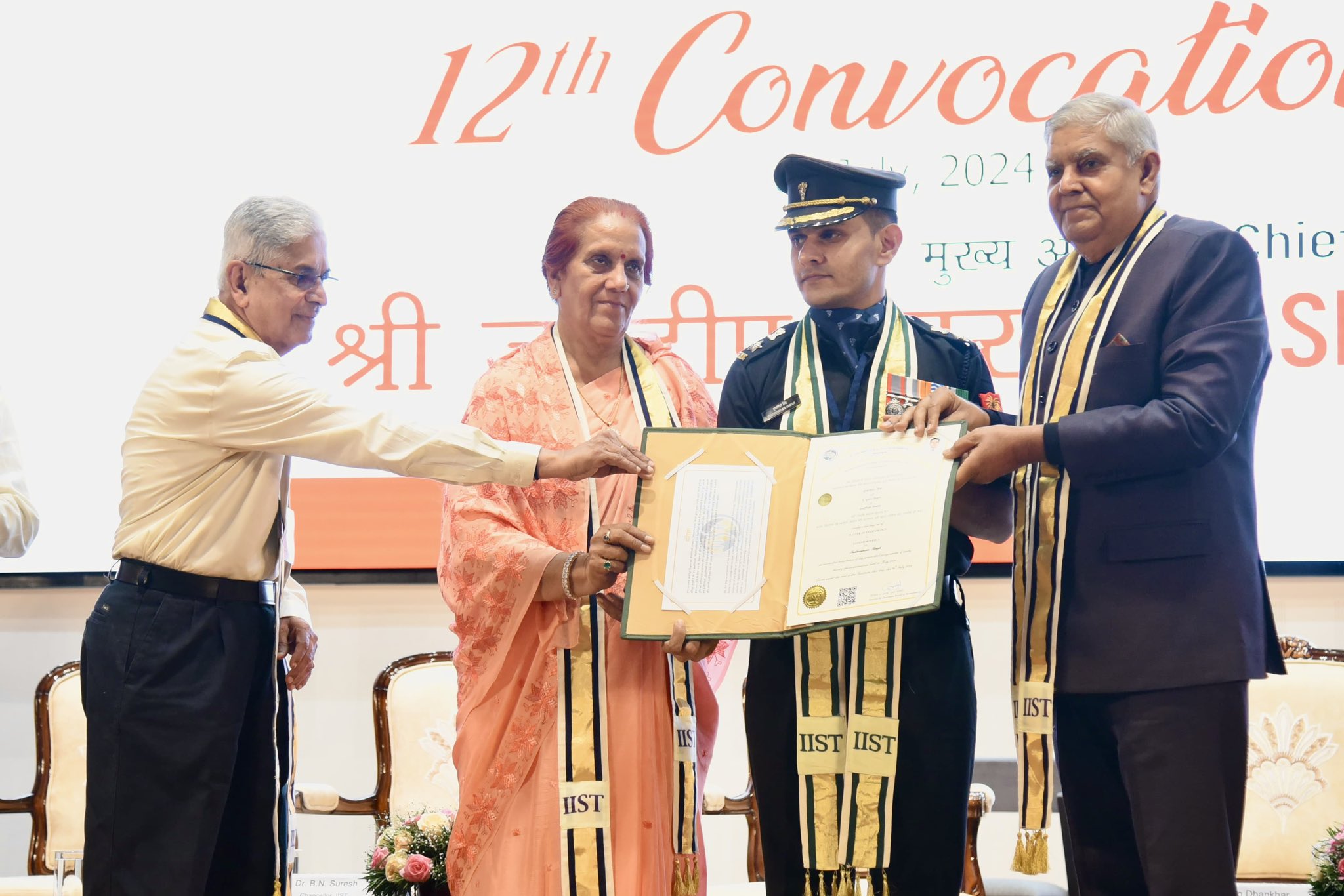 The Vice-President, Shri Jagdeep Dhankhar conferring medals of excellence on meritorious students of Indian Institute of Space Science and Technology in Thiruvananthapuram, Kerala on July 6, 2024.