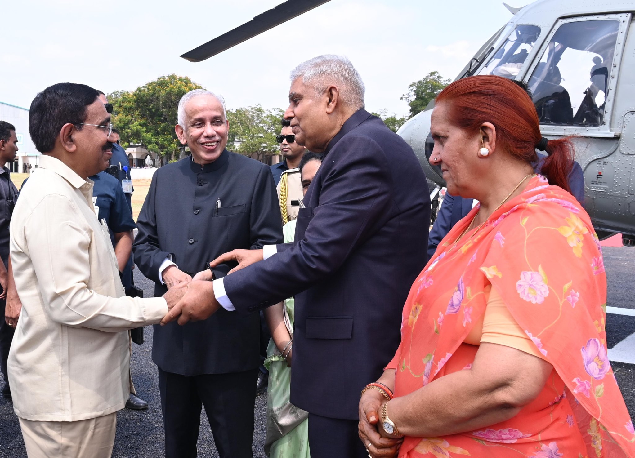 The Vice-President, Shri Jagdeep Dhankhar and Dr. Sudesh Dhankhar being welcomed by Shri S. Abdul Nazeer, Governor of Andhra Pradesh, Shri Ponguru Narayana, Minister for Municipal Administration & Urban Development, Shri Anam Ramanarayana Reddy, Minister of Endowments, Government of Andhra Pradesh and other dignitaries on their arrival in Nellore, Andhra Pradesh on August 17, 2024.