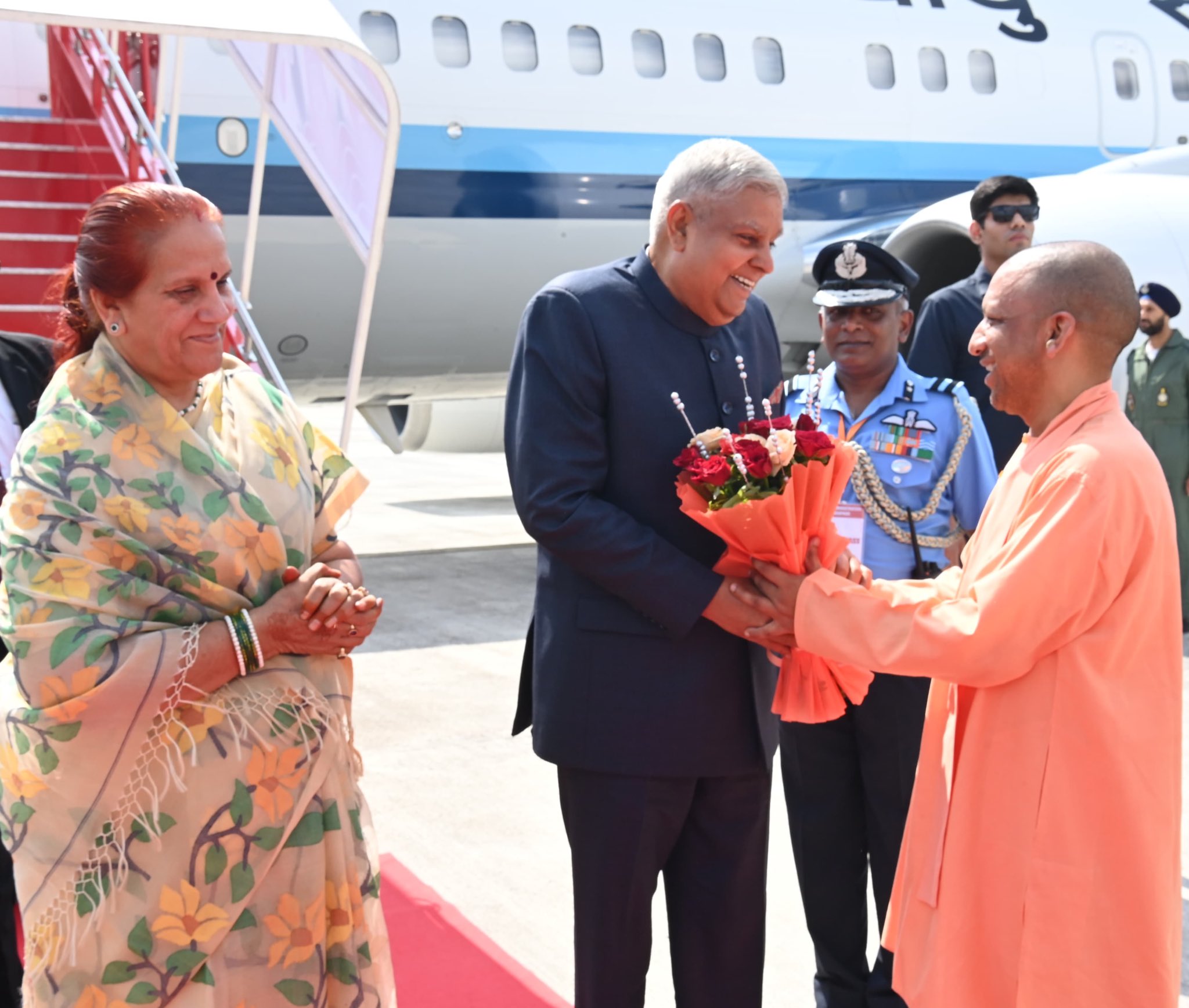 The Vice-President, Shri Jagdeep Dhankhar and Dr. Sudesh Dhankhar being welcomed by Shri Yogi Adityanath, Chief Minister of Uttar Pradesh, Shri Kamlesh Paswan, Minister of State for Rural Development, and other dignitaries on their arrival in Gorakhpur, Uttar Pradesh on September 7, 2024. 