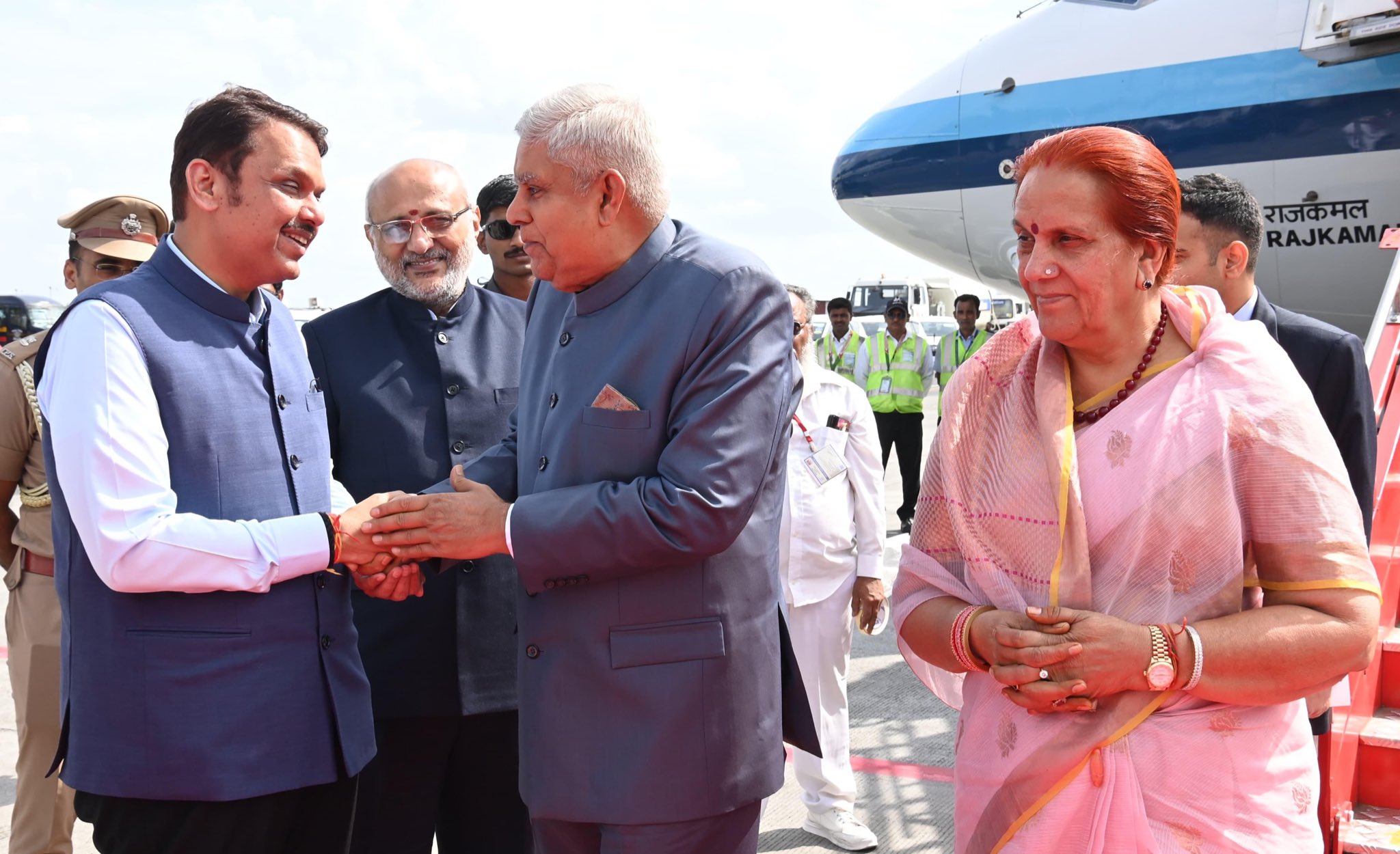 The Vice-President, Shri Jagdeep Dhankhar and Dr Sudesh Dhankhar being welcomed by Governor of Maharashtra, Shri C. P. Radhakrishnan, Dy. Chief Minister of Maharashtra, Shri Devendra Fadnavis and other dignitaries on their arrival in Nagpur, Maharashtra on September 15, 2024.