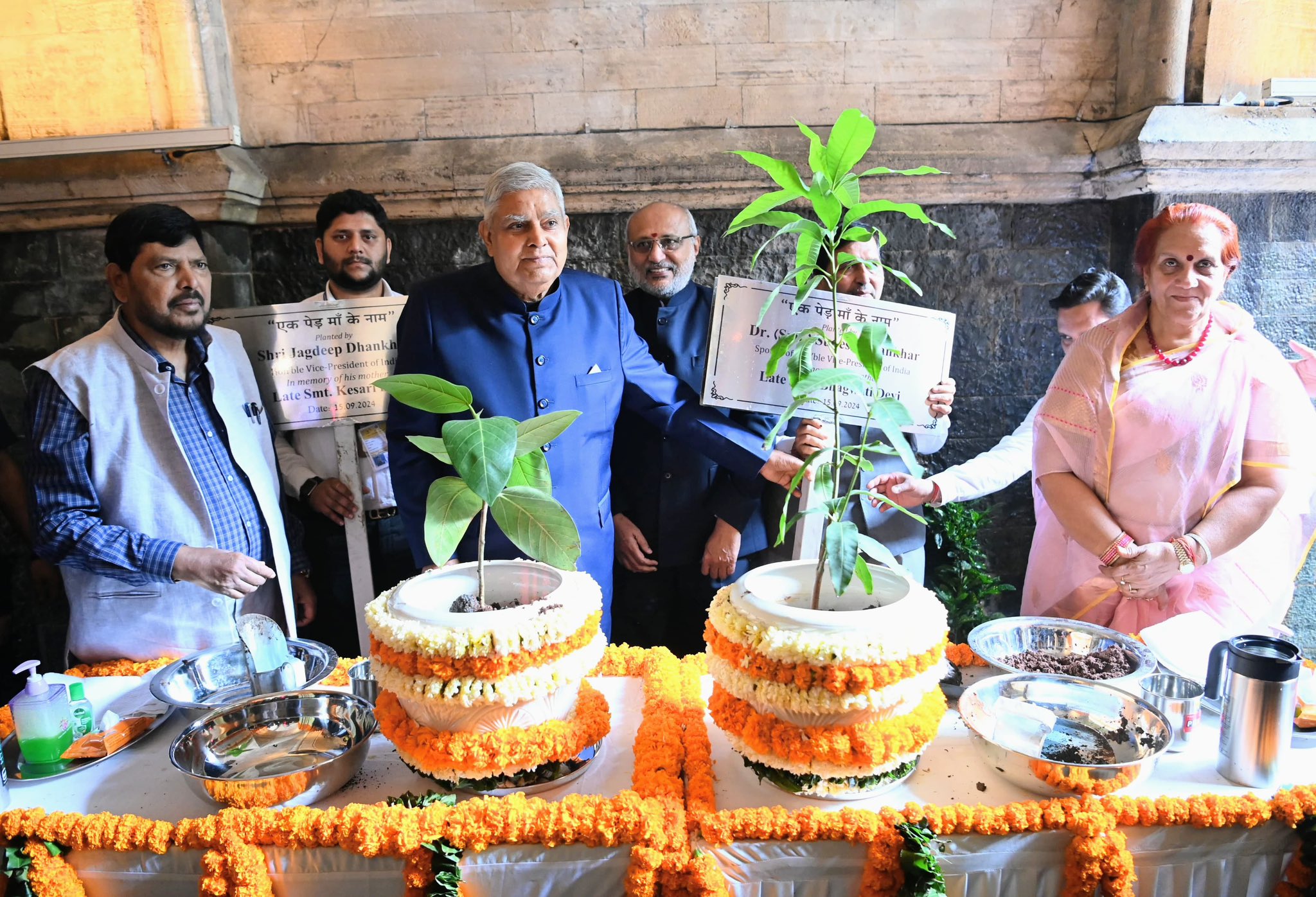 The Vice-President, Shri Jagdeep Dhankhar and Dr. Sudesh Dhankhar planting saplings at the premises of Elphinstone Technical High School & Jr. College in Mumbai, Maharashtra on September 15, 2024.