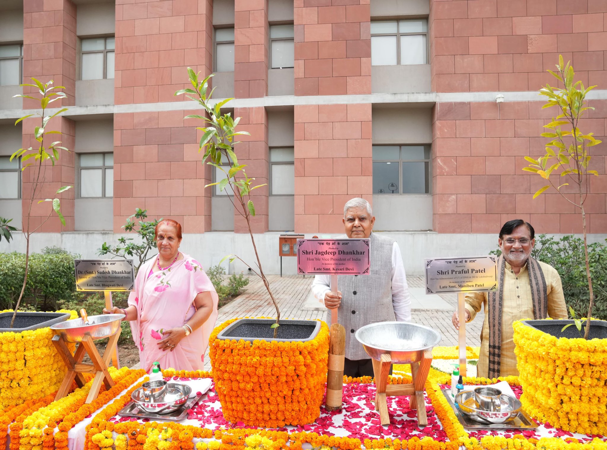 The Vice-President, Shri Jagdeep Dhankhar and Dr. Sudesh Dhankhar planting saplings at the premises of NAMO Medical Education & Research Institute in Silvassa on September 21, 2024.