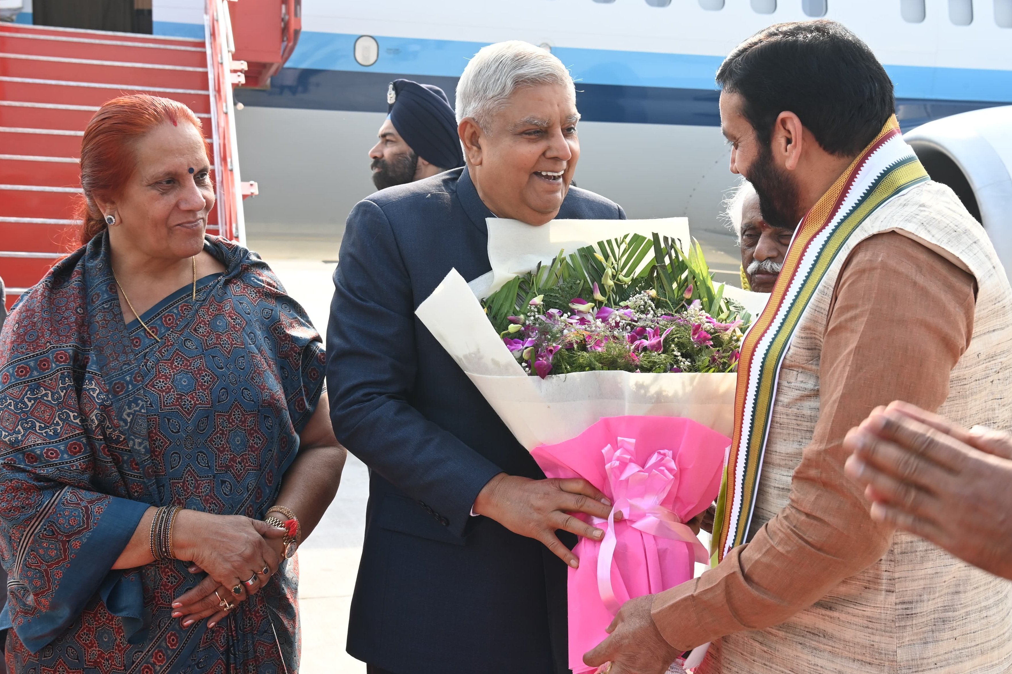 The Vice-President, Shri Jagdeep Dhankhar and Dr Sudesh Dhankhar being welcomed by Shri Gulab Chand Kataria, Governor of Punjab, Shri Bandaru Dattatreya, Governor of Haryana, Shri Nayab Singh Saini, Chief Minister of Haryana, Shri Harpal Singh Cheema, Minister, Govt. of Punjab along with other dignitaries on their arrival in Chandigarh on October 18, 2024.