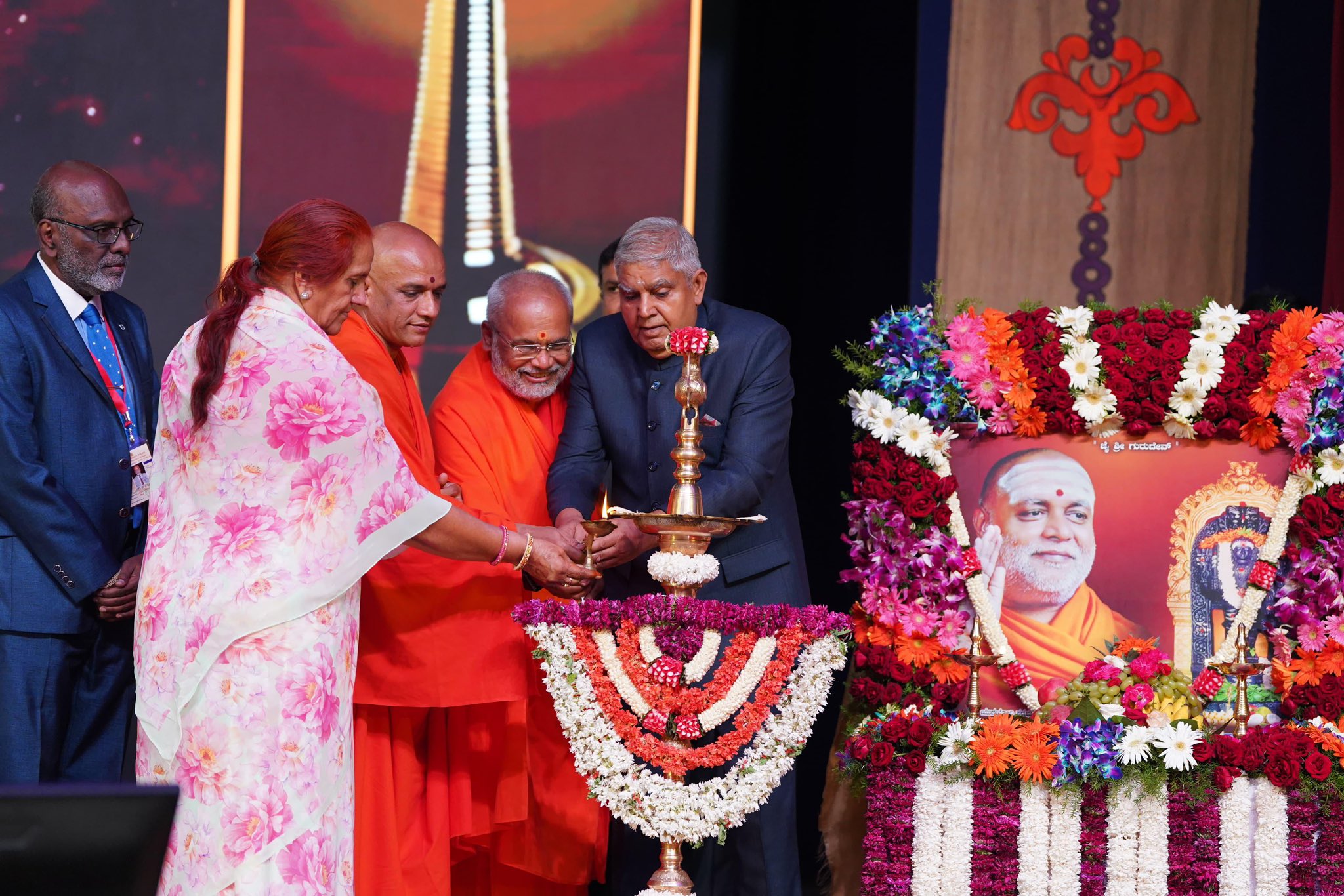 The Vice-President, Shri Jagdeep Dhankhar at Adichunchanagiri University in Mandya, Karnataka  on October 25, 2024.