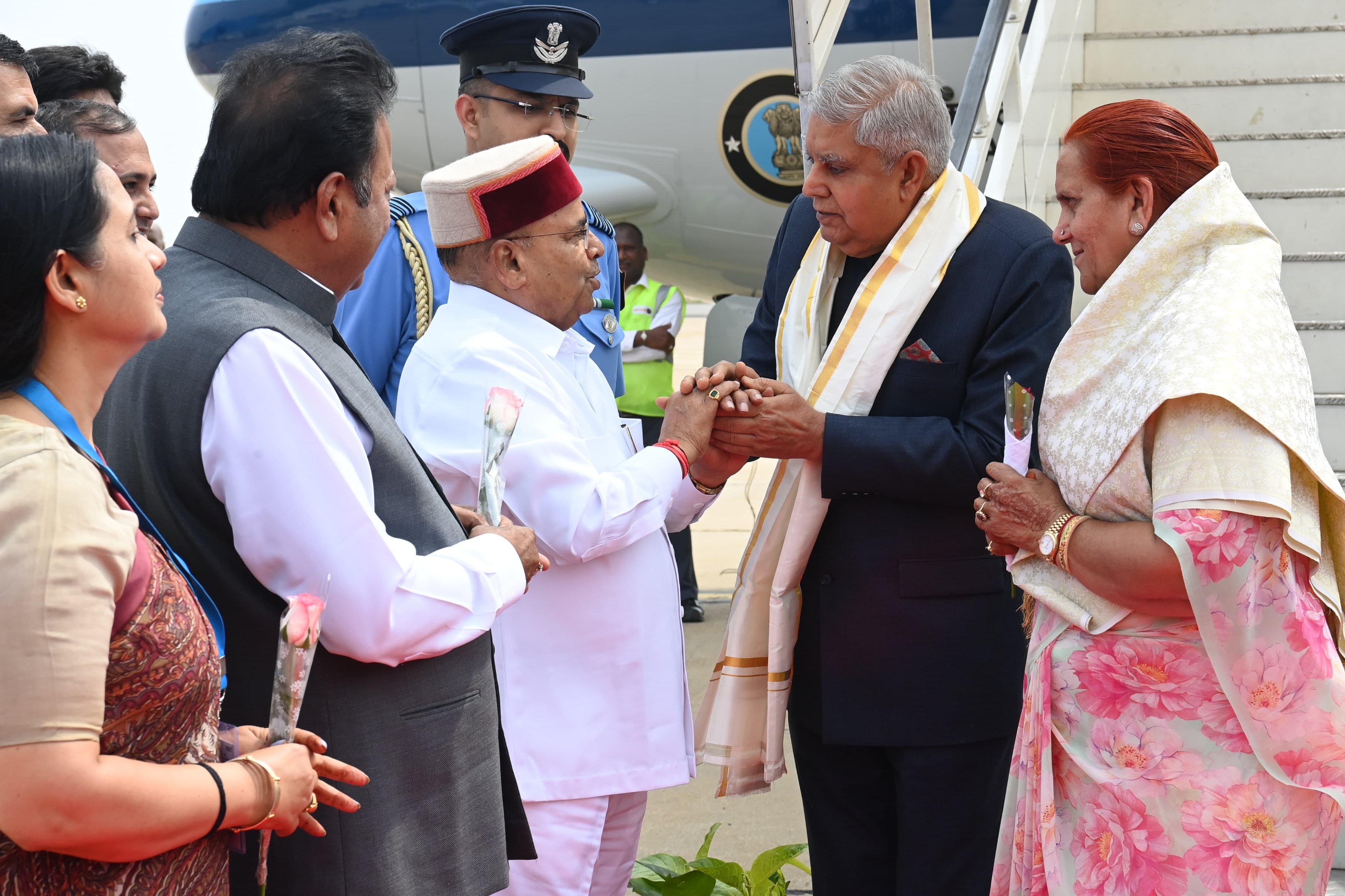 The Vice-President, Shri Jagdeep Dhankhar and Dr. Sudesh Dhankhar being welcomed by Shri Thaawarchand Gehlot, Governor of Karnataka, Shri N Chaluvarayaswamy, Minister, Government of Karnataka and other dignitaries on their arrival in Bengaluru, Karnataka on October 25, 2024.