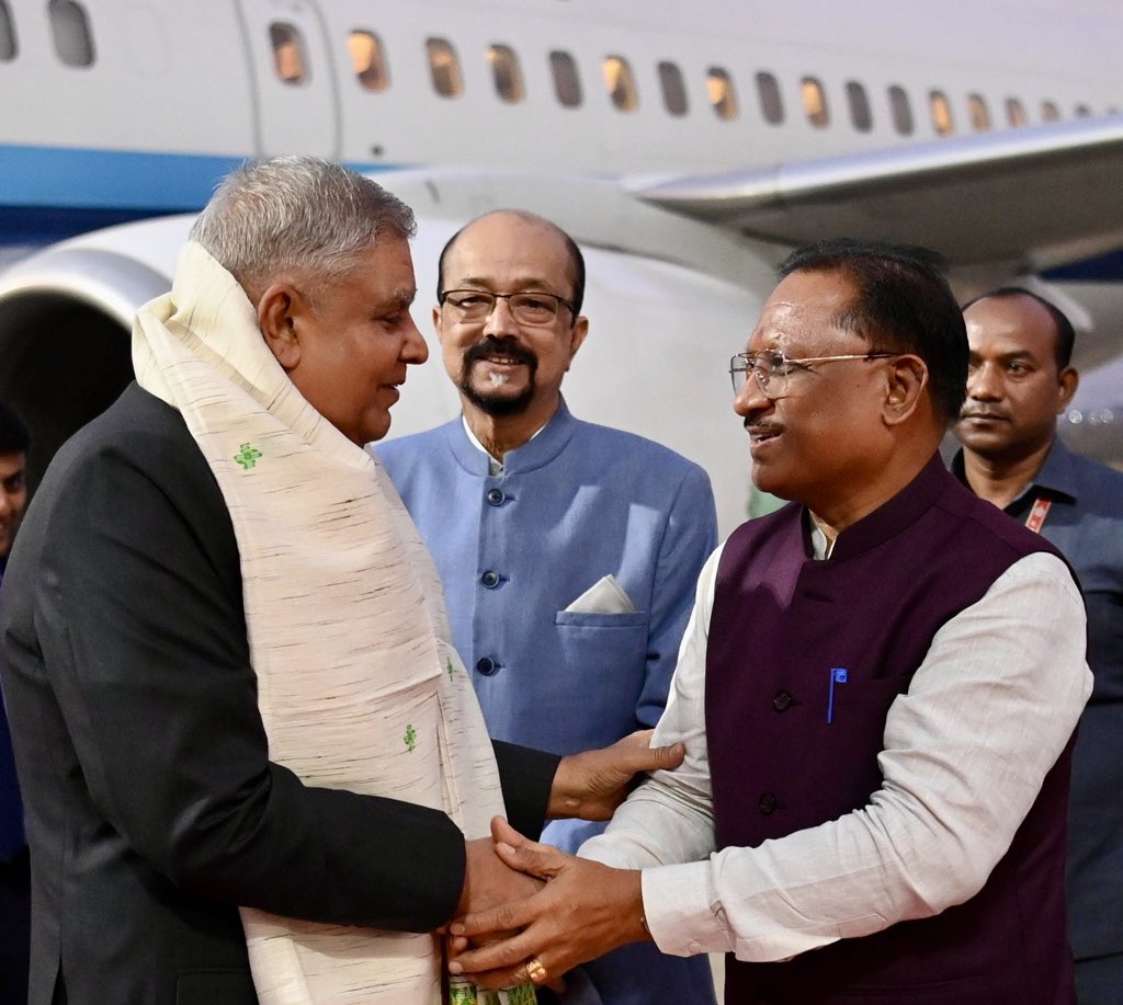 The Vice-President, Shri Jagdeep Dhankhar being welcomed by Shri Ramen Deka, Governor of Chhattisgarh, Shri Vishnu Deo Sai, Chief Minister of Chhattisgarh, Shri Arun Sao, Deputy Chief Minister of Chhattisgarh and other dignitaries on his arrival in Raipur, Chhattisgarh on November 6, 2024.