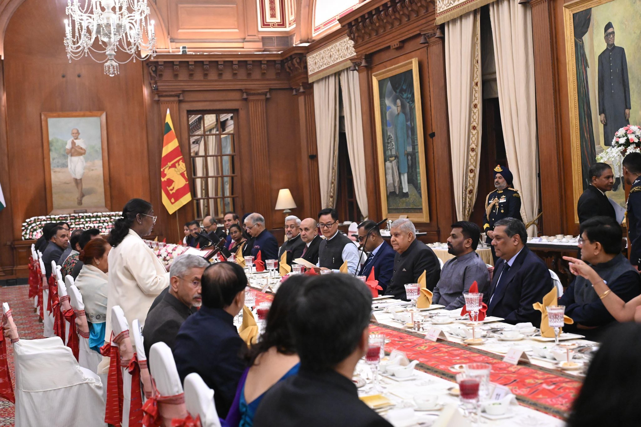 The Vice-President, Shri Jagdeep Dhankhar attended the banquet hosted by the President of India, Smt. Droupadi Murmu in honour of H.E. Anura Kumara Disanayaka, President of the Democratic Socialist Republic of Sri Lanka at Rashtrapati Bhavan in New Delhi on December 16, 2024.