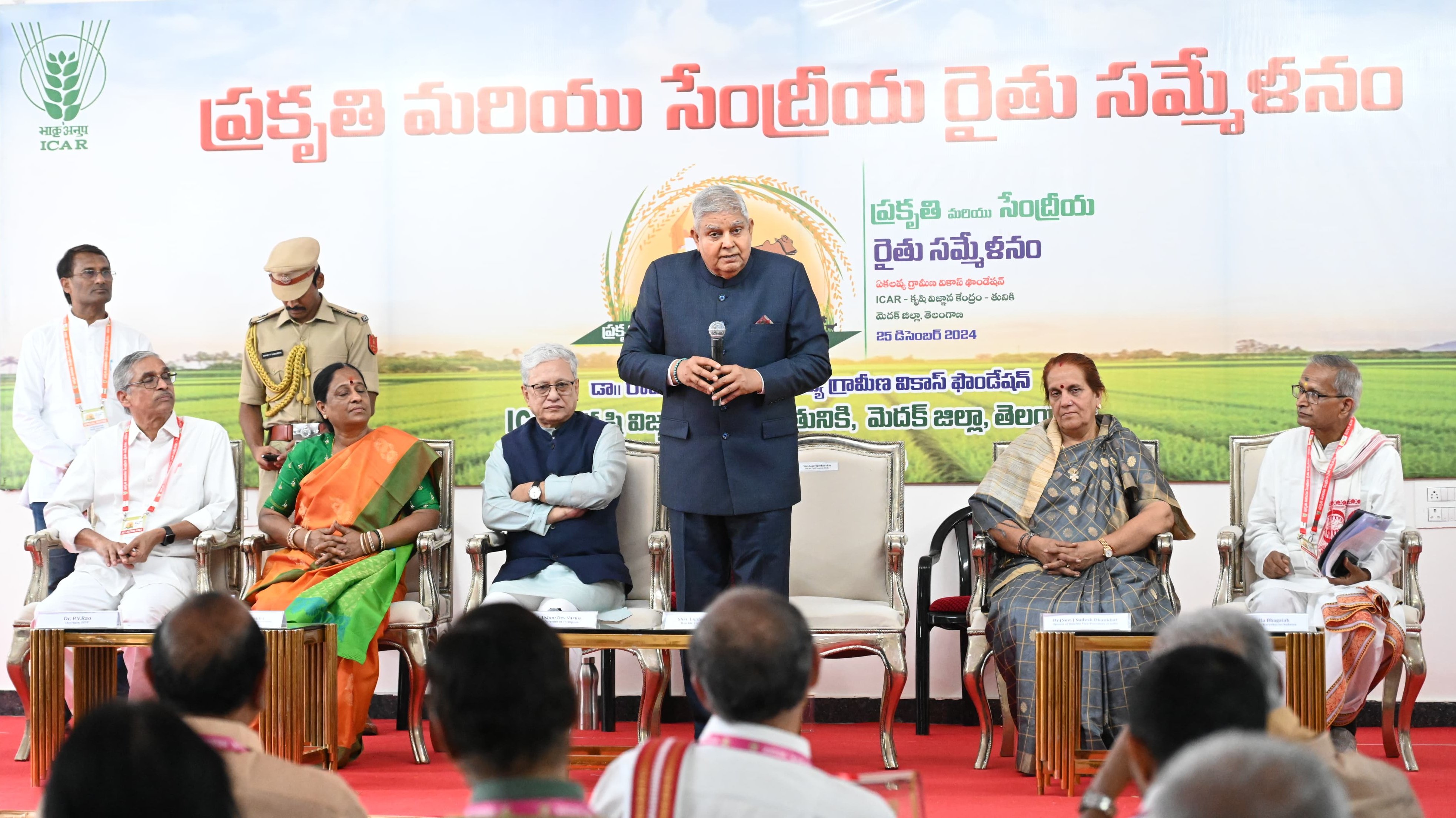 The Vice-President, Shri Jagdeep Dhankhar interacting with Vice-Chancellors of Agricultural Universities and Agricultural Scientists at the Natural & Organic Farmers' Summit-2024 organised by ICAR-Krishi Vigyan Kendra in Medak, Telangana on December 25, 2024.