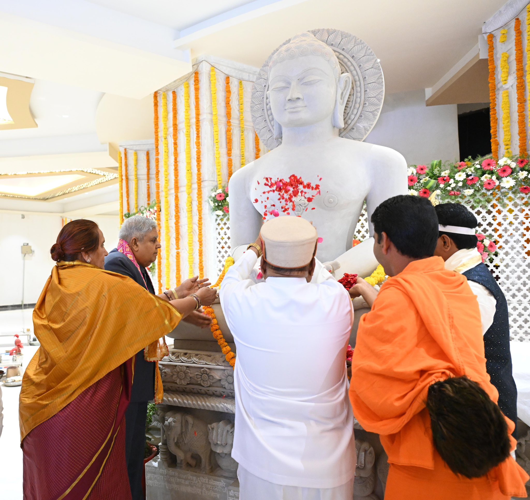 The Vice-President, Shri Jagdeep Dhankhar and Dr Sudesh Dhankhar paying tribute to Mata Saraswati and Bhagwan Parshvanath at the inauguration of Sumeru Parvat at Navagraha Teertha Kshethra in Varur, Karnataka on January 16, 2025.