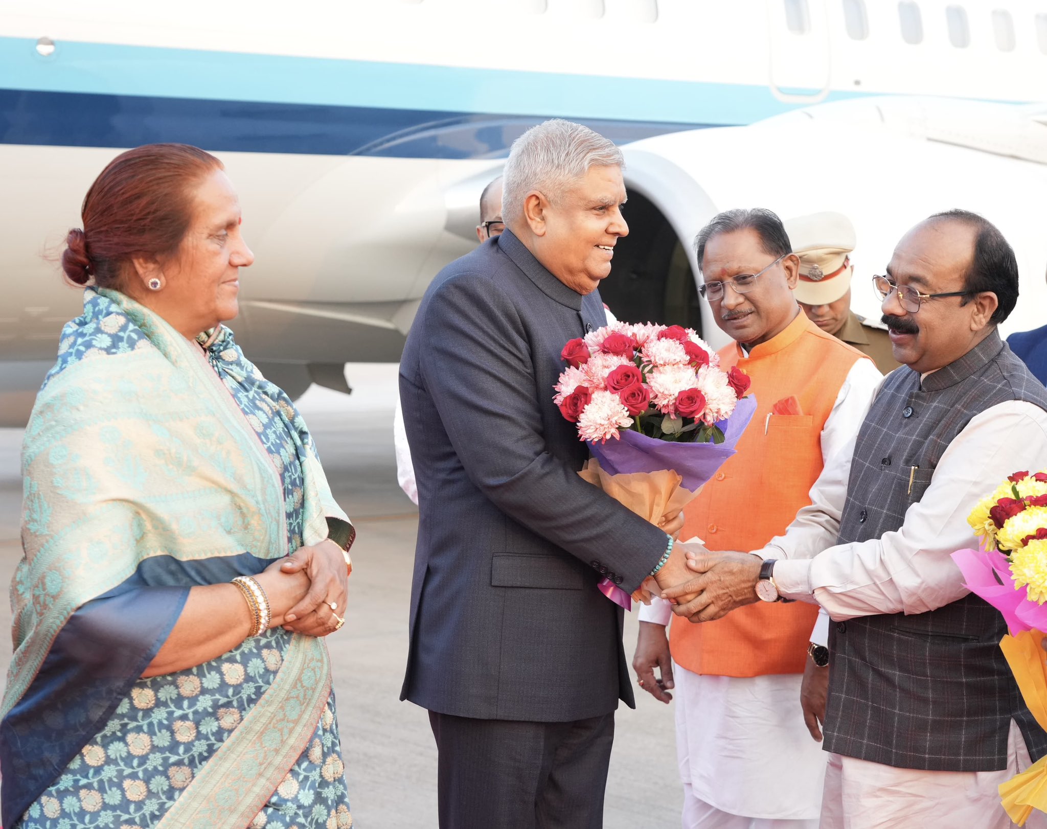 The Vice-President, Shri Jagdeep Dhankhar and Dr. Sudesh Dhankhar being welcomed by Shri Ramen Deka, Governor of Chhattisgarh, Shri Vishnu Deo Sai, Chief Minister of Chhattisgarh, Shri Arun Sao, Deputy Chief Minister of Chhattisgarh, Shri Tokhan Sahu, Minister of State for Housing and Urban Affairs, and other dignitaries on their arrival in Raipur, Chhattisgarh on January 21, 2025.