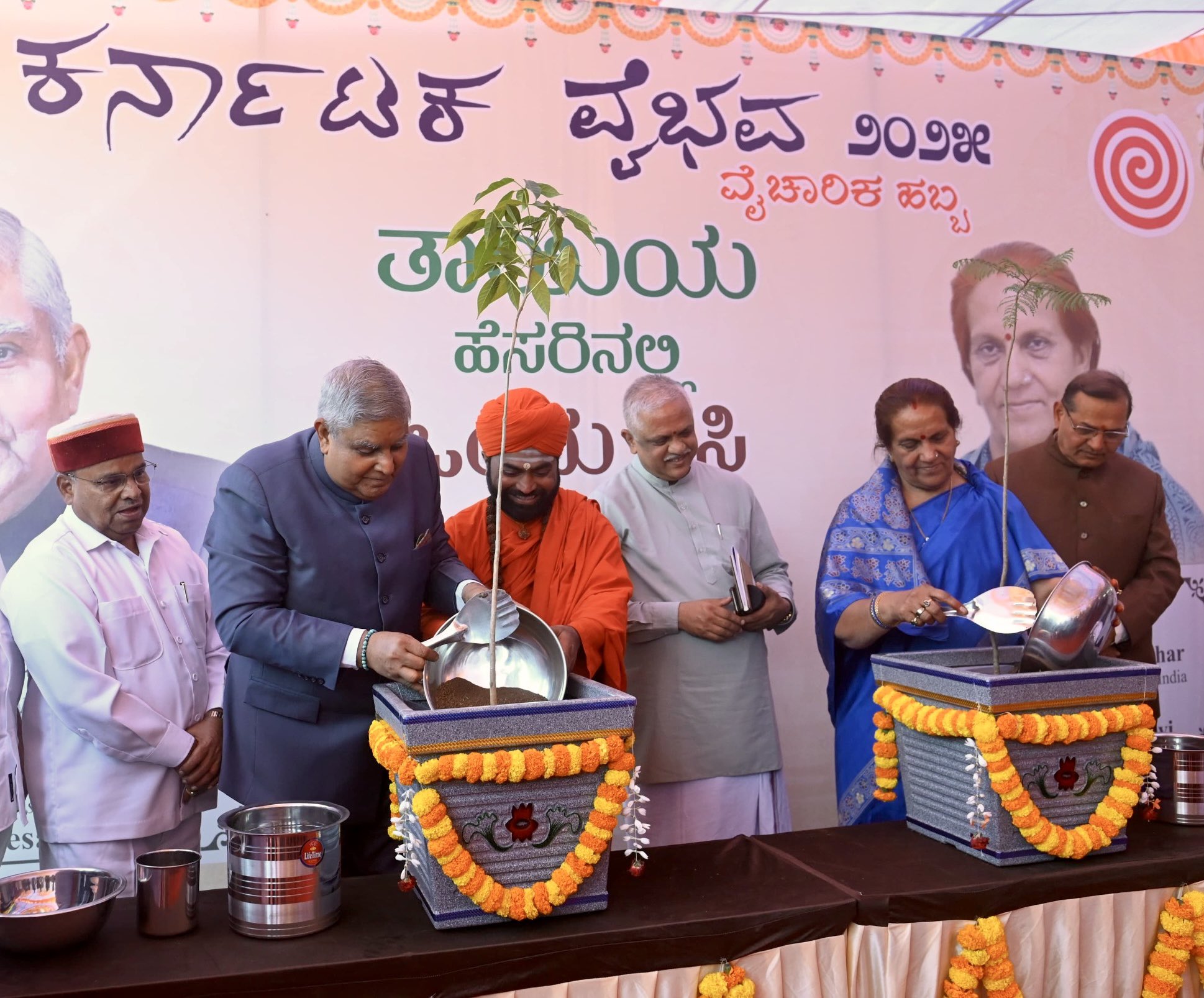 The Vice-President, Shri Jagdeep Dhankhar and Dr. Sudesh Dhankhar planting saplings at the premises of Raj-Rajeshwari Mahavidyalaya in Ranebennur, Karnataka on February 7, 2025.