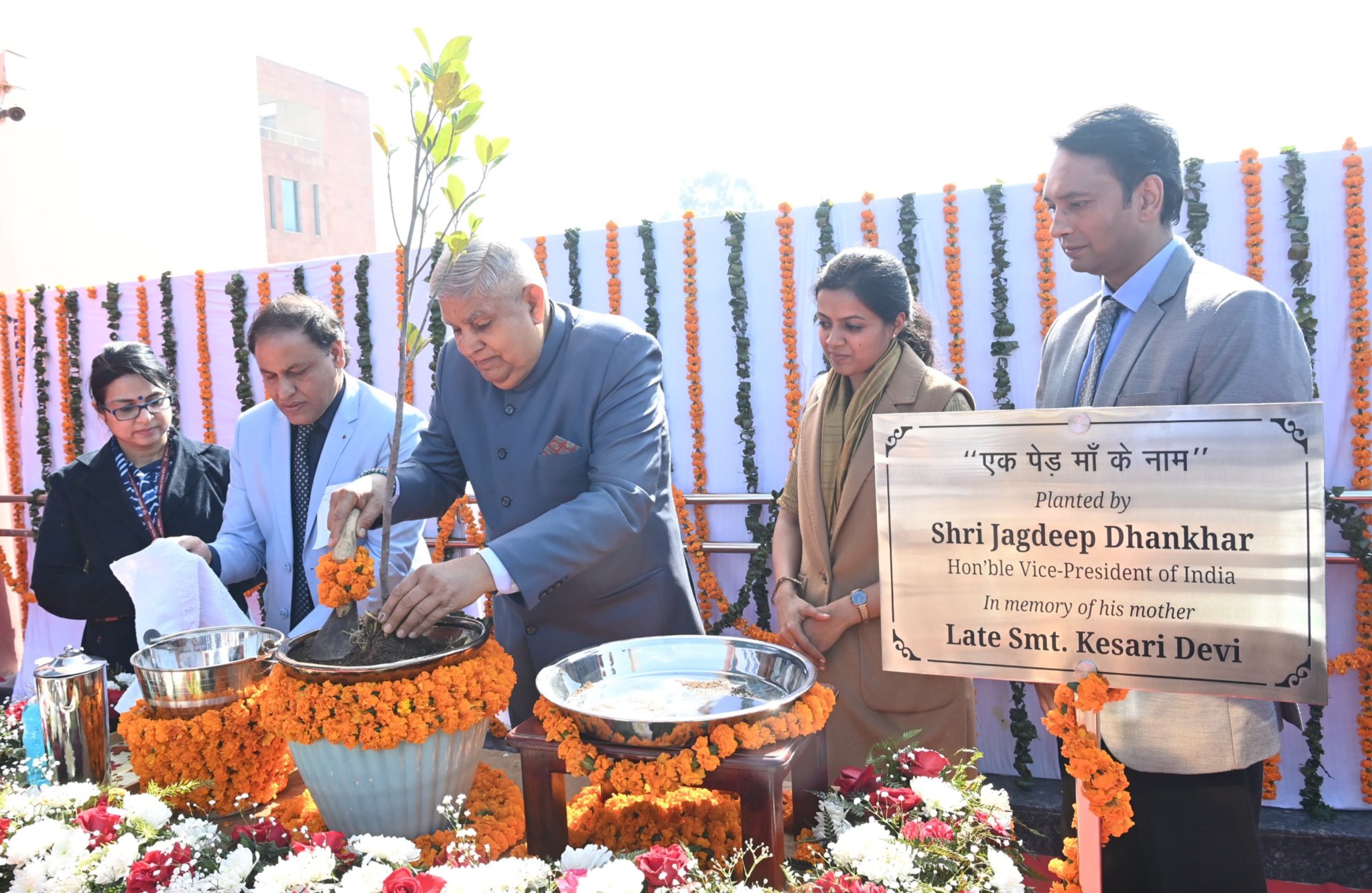 The Vice-President, Shri Jagdeep Dhankhar planting a sapling on the premises of National Agri-Food and Biomanufacturing Institute, Mohali in Punjab on February 17, 2025. 