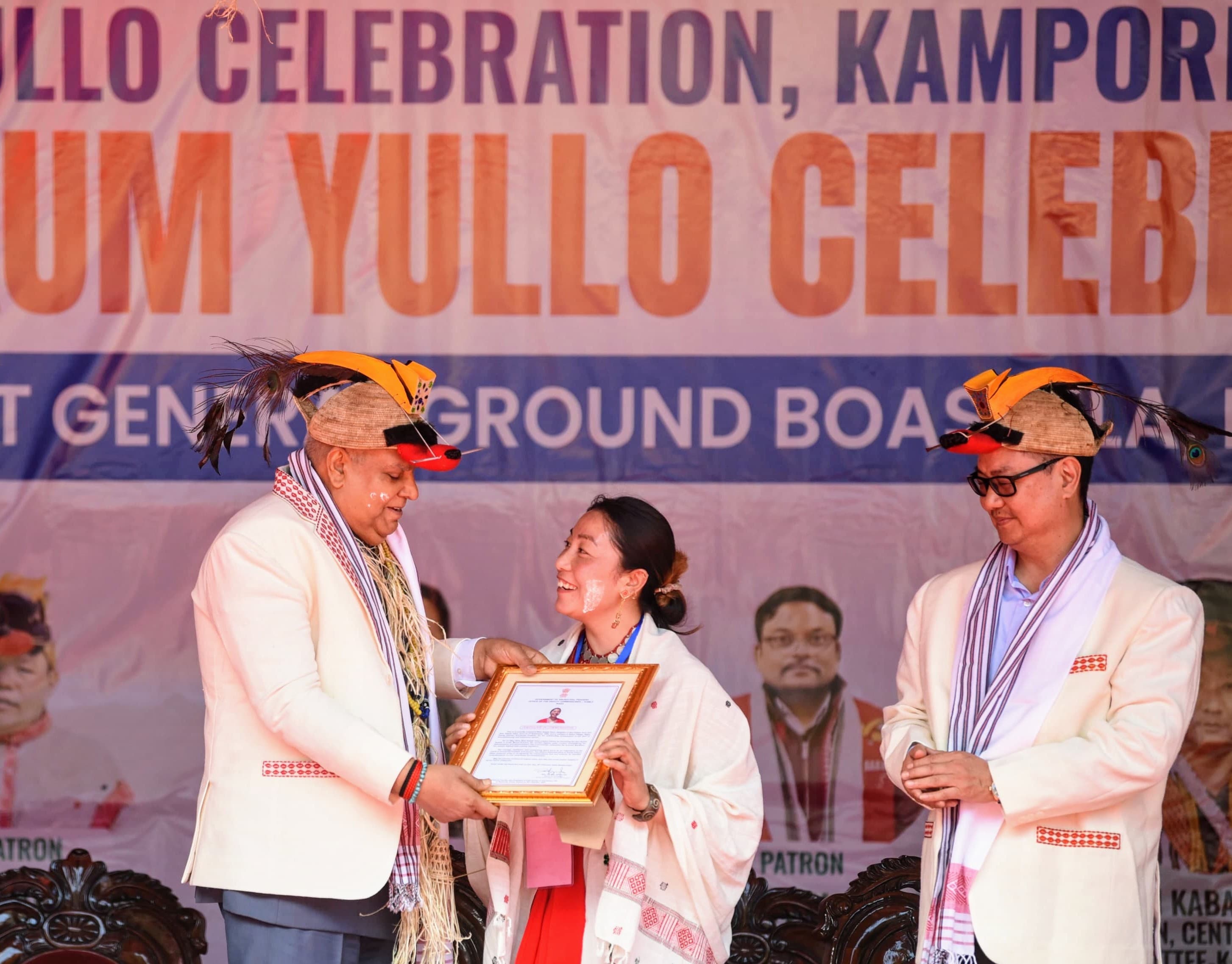 The Vice-President, Shri Jagdeep Dhankhar, felicitating Miss Kabak Yano, the first woman from the Nyishi community to summit Mt. Everest, at Boasimla in Kamle, Arunachal Pradesh on February 26, 2025.